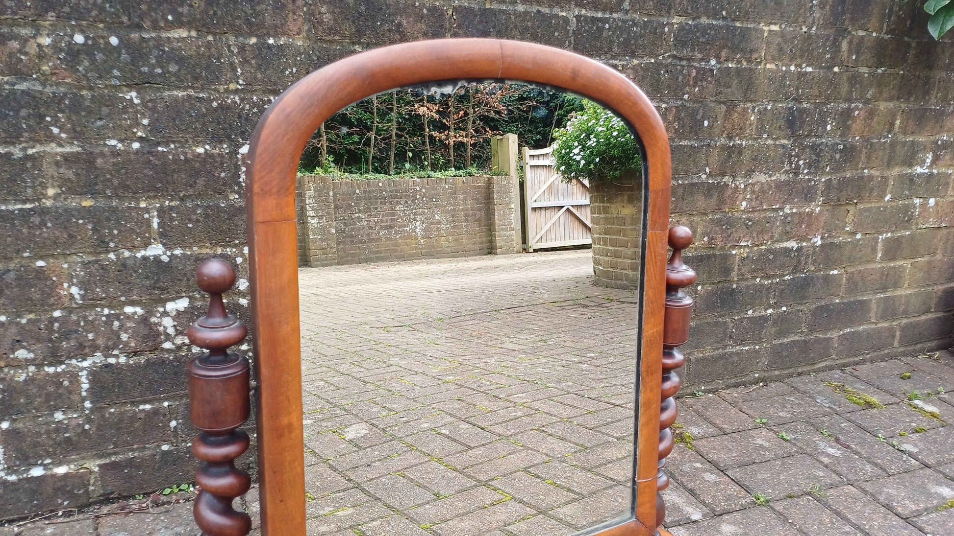 Huge Beautiful Classic Victorian Dressing Table Mirror with Trinket Compartment Barley Twist Supports. Free Hand Delivery. Adjustable Swing.