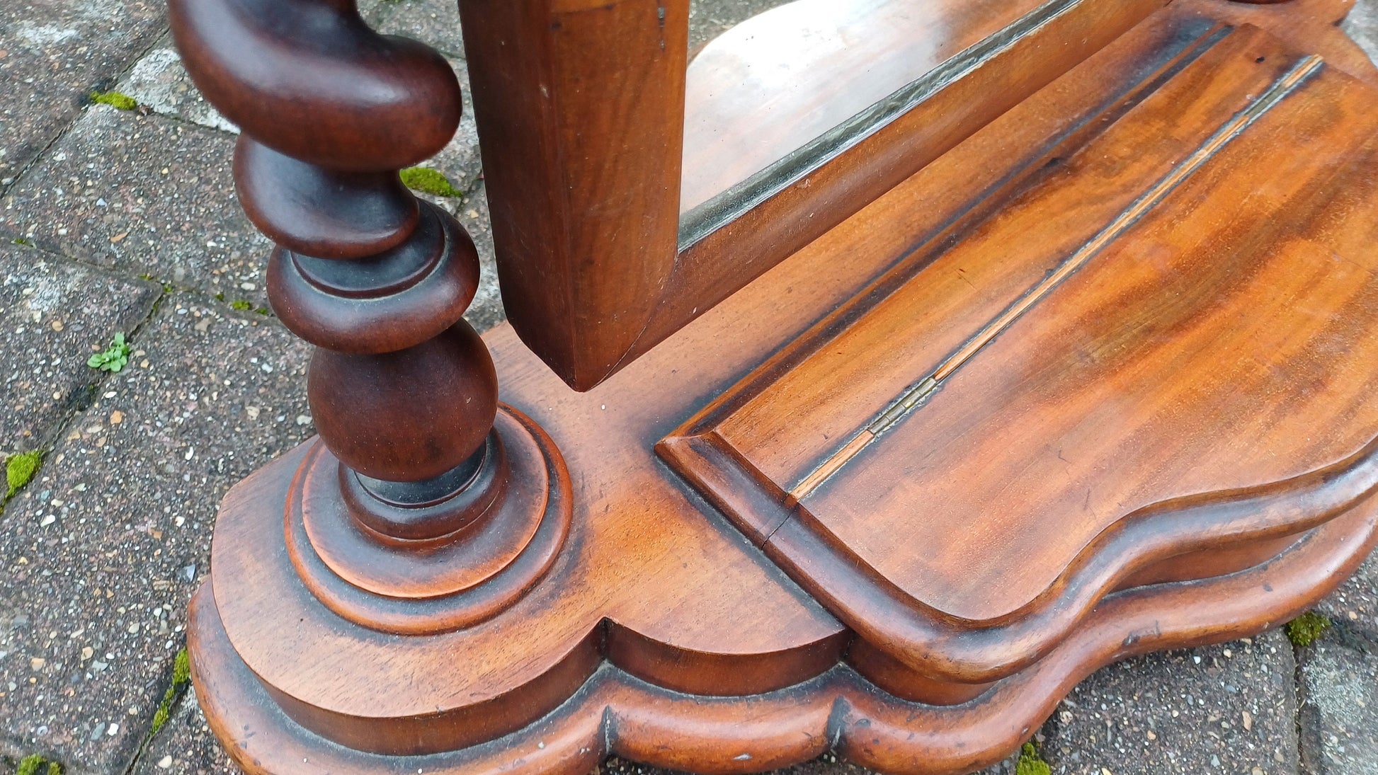 Huge Beautiful Classic Victorian Dressing Table Mirror with Trinket Compartment Barley Twist Supports. Free Hand Delivery. Adjustable Swing.