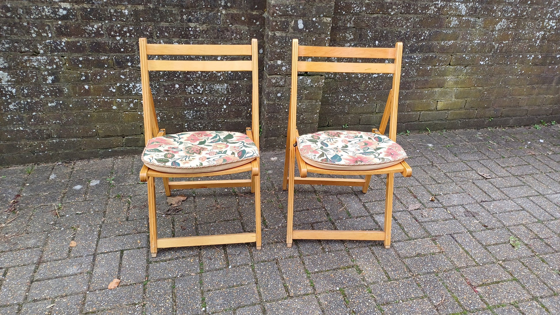 Lovely Pair of Wooden 90s Folding Occasional Chairs with Soft Cushions