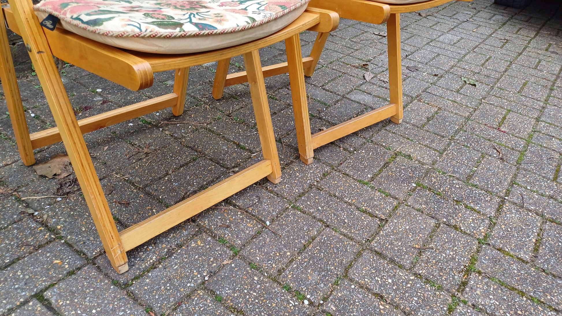 Lovely Pair of Wooden 90s Folding Occasional Chairs with Soft Cushions