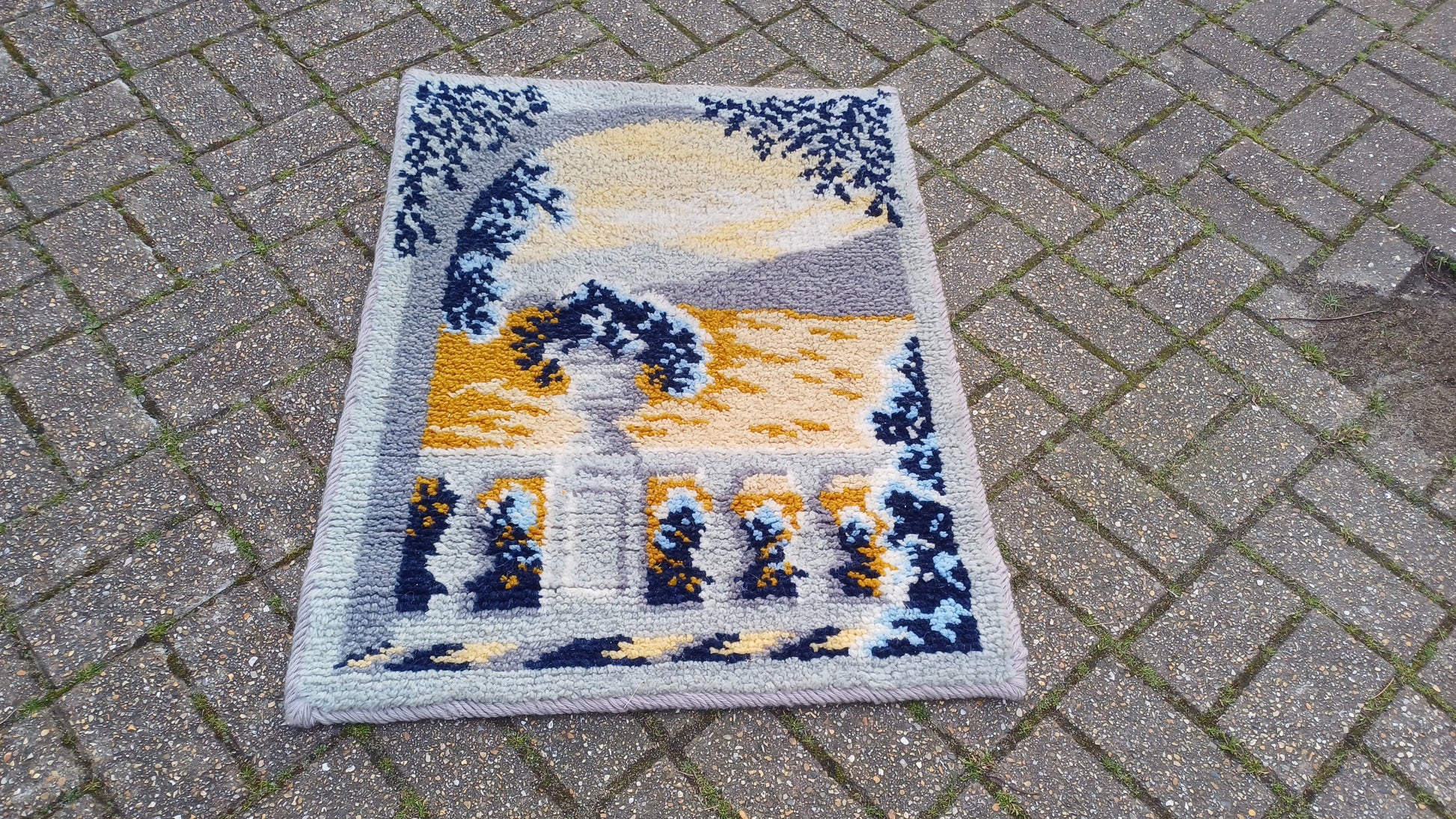 Vintage Hand Woven Wool Woollen Decorative Rug. Tapestry Look to It. Soft Touch. Vase Balustrade Landscape.