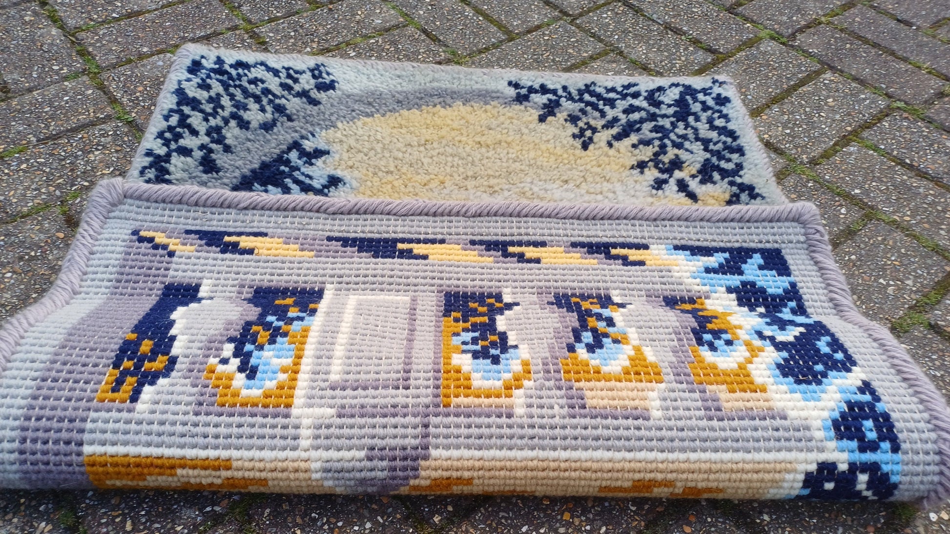 Vintage Hand Woven Wool Woollen Decorative Rug. Tapestry Look to It. Soft Touch. Vase Balustrade Landscape.