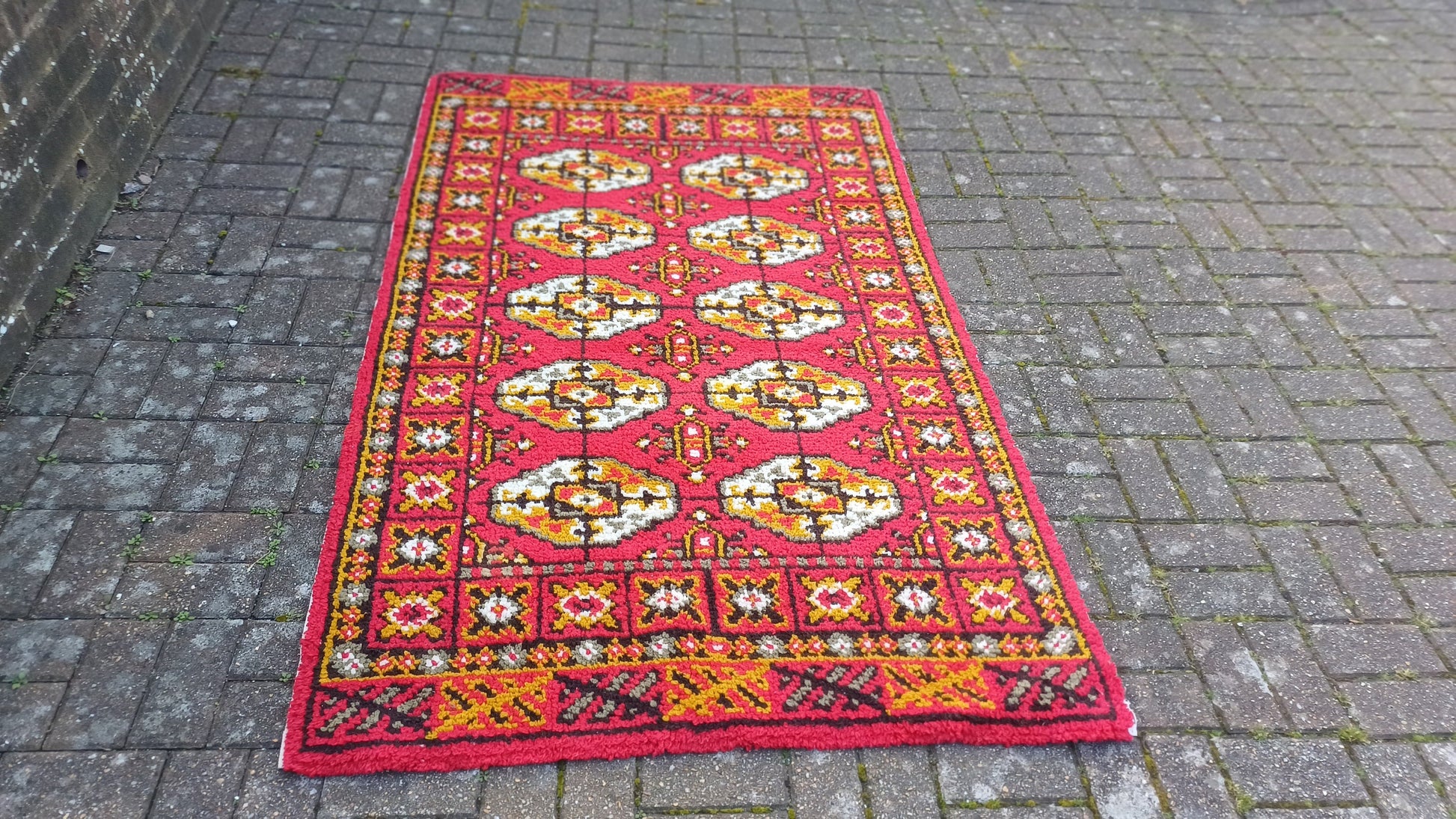 Quality Large Red Pattern Vintage Woollen Woven Decorative Vintage Rug 70s or 80s Vibrant Red