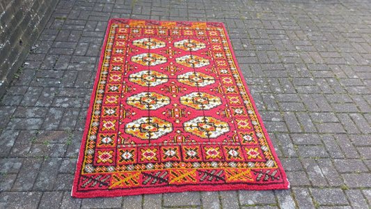Quality Large Red Pattern Vintage Woollen Woven Decorative Vintage Rug 70s or 80s Vibrant Red