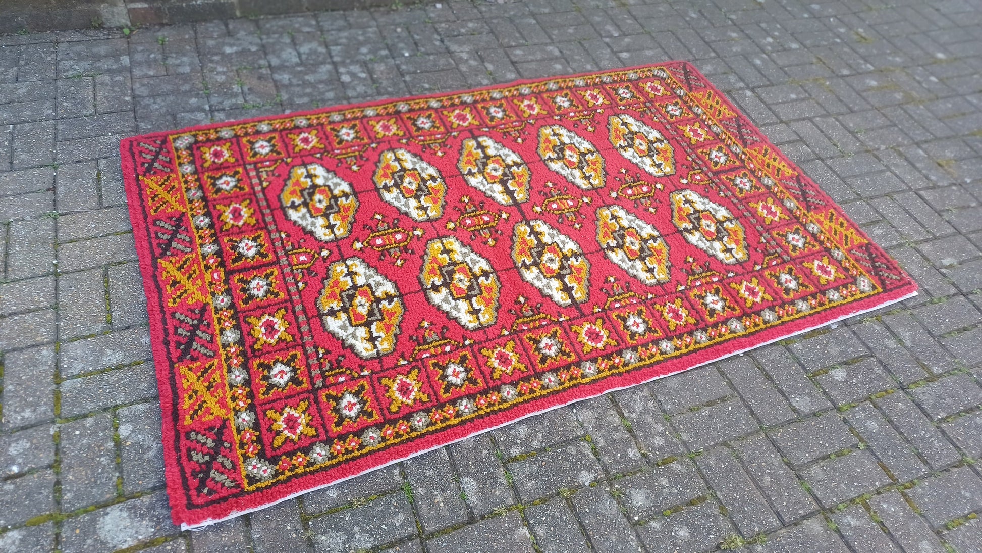Quality Large Red Pattern Vintage Woollen Woven Decorative Vintage Rug 70s or 80s Vibrant Red