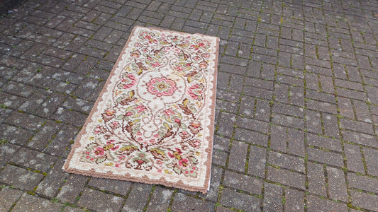 Pretty Vintage Woollen Pattern Woven Decorative Vintage Rug 70s or 80s Soft Touch