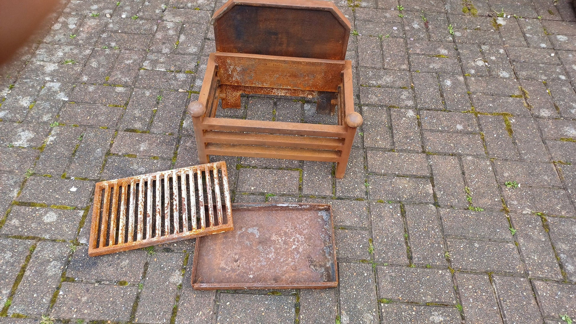 Vintage Solid Iron Fireplace Inset Hearth ‘Gallery’ Fire Basket