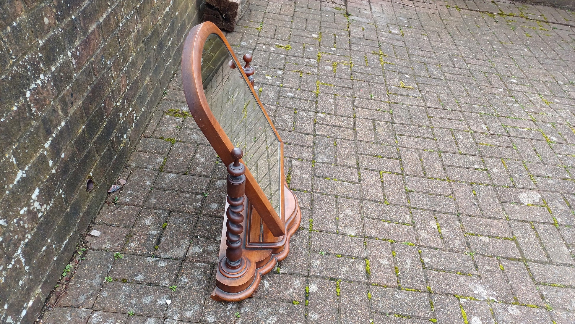 Huge Beautiful Classic Victorian Dressing Table Mirror with Trinket Compartment Barley Twist Supports. Free Hand Delivery. Adjustable Swing.