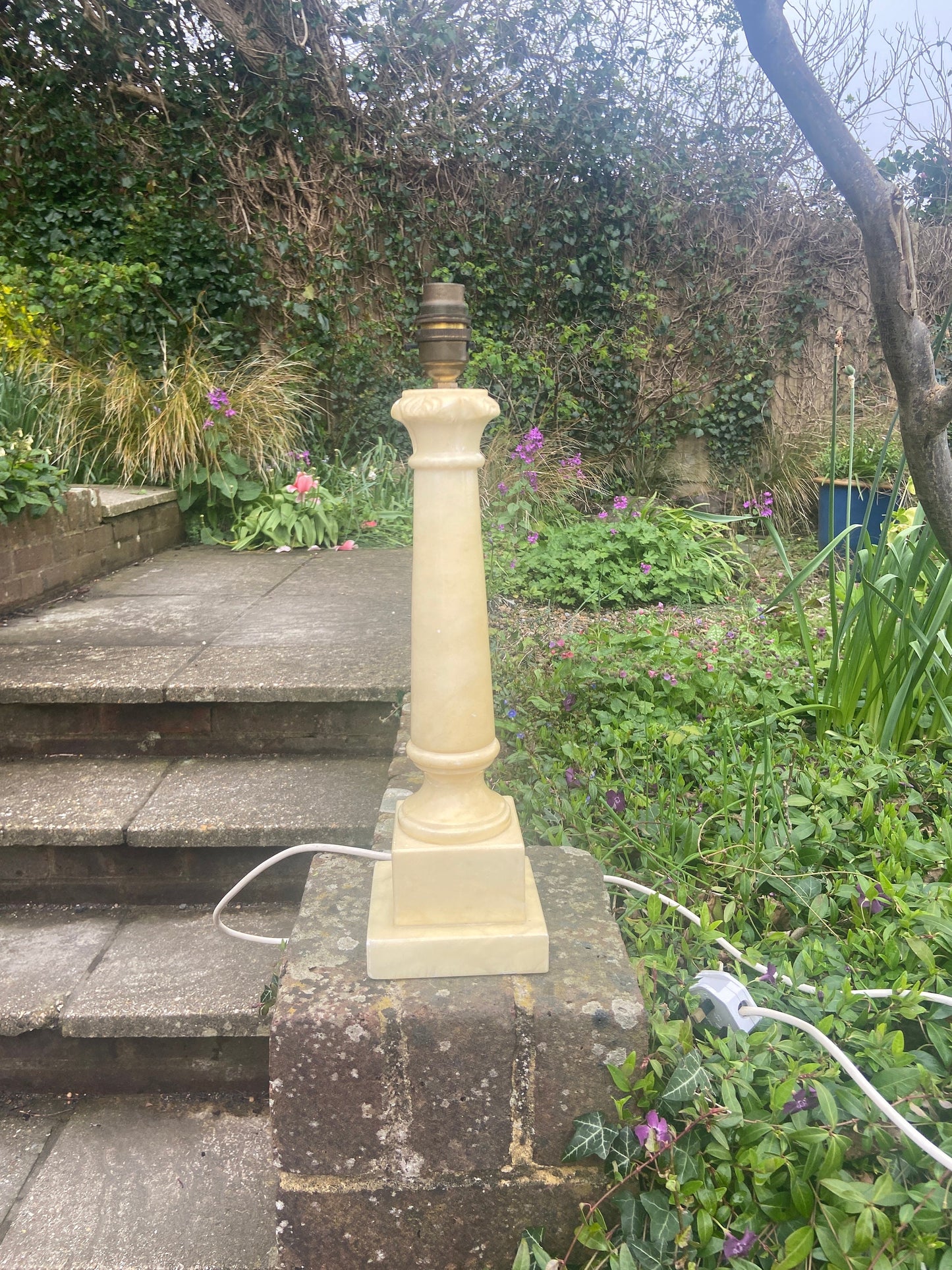 Gorgeous yellow alabaster column style lamp, tall - genuine alabaster Charneca - creamy white yellow onyx marble lamp - working vintage lamp