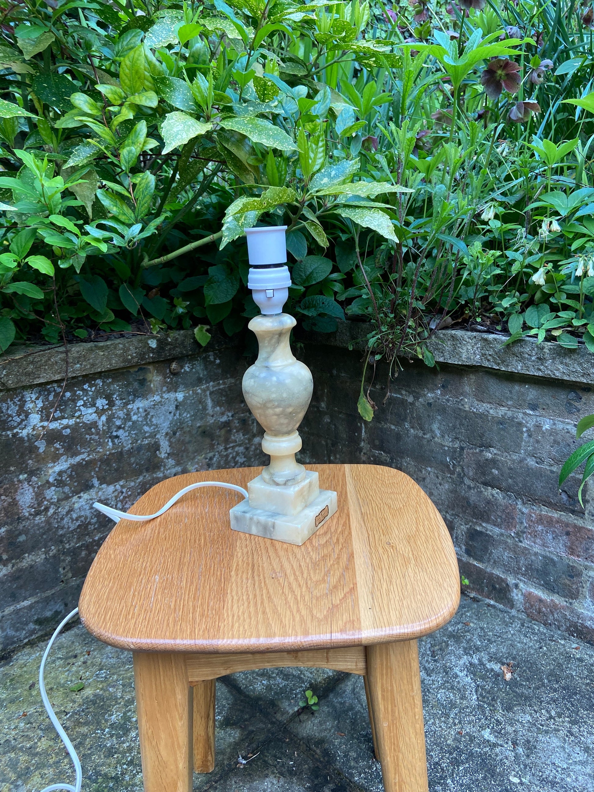 Alabaster (onyx) table lamp, tiered square base, column stem with beautiful shapes, creamy yellow grey veins, vintage lamp, working lamp