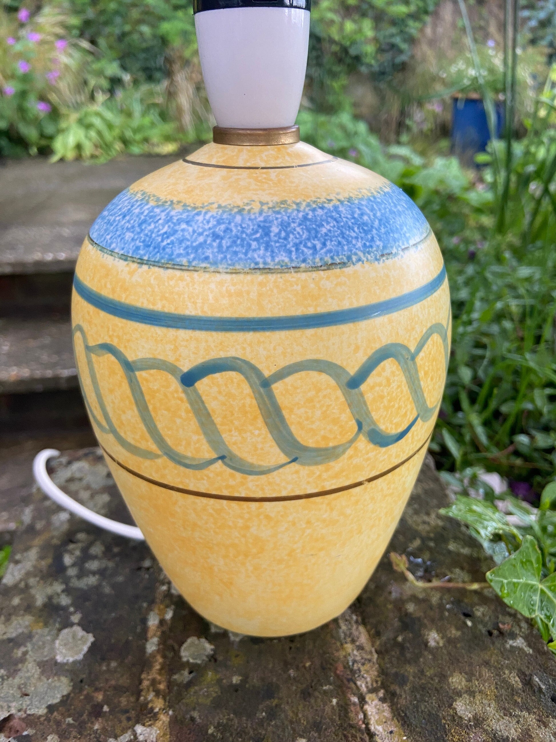Vintage Yellow & Blue Pottery Ceramic Classic Line Table Lamp - working vintage table lamp