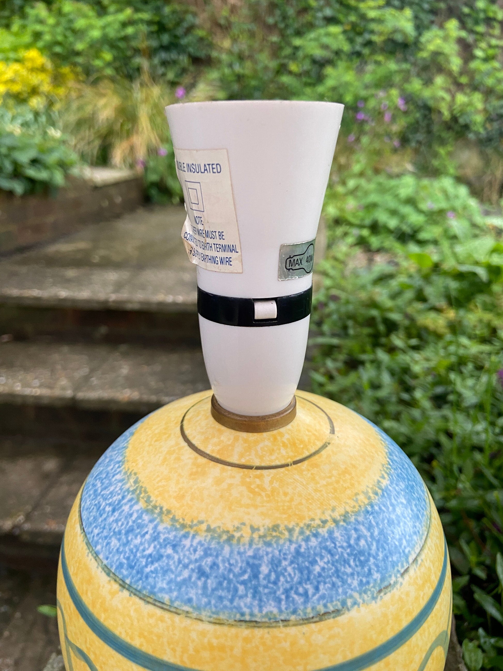 Vintage Yellow & Blue Pottery Ceramic Classic Line Table Lamp - working vintage table lamp