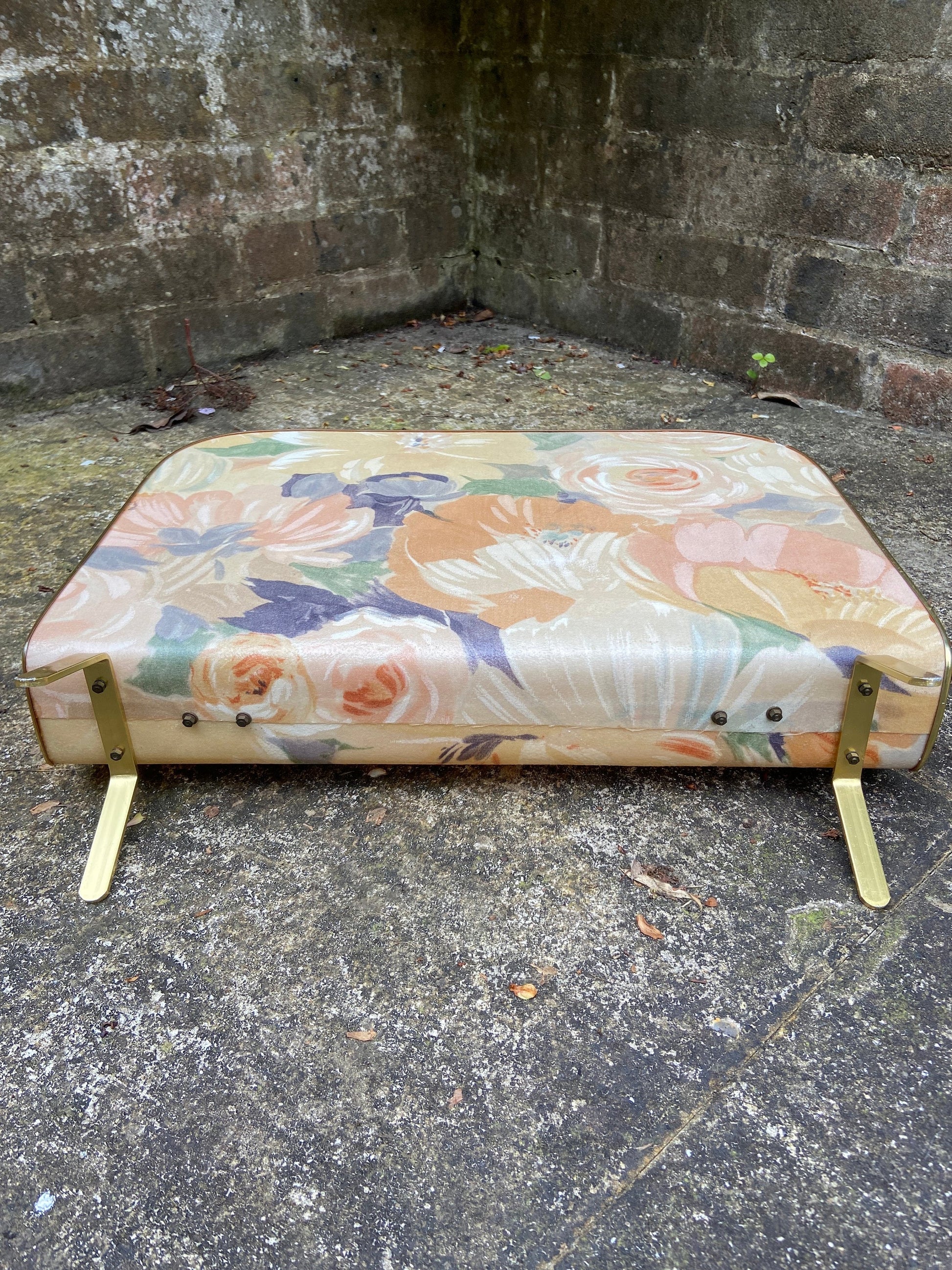 Excellent floral retro mid century magazine newspaper rack - storage unit, plastic floral rack, metal detail, vgc