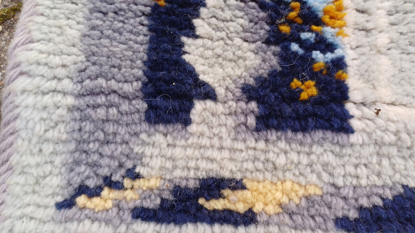Vintage Hand Woven Wool Woollen Decorative Rug. Tapestry Look to It. Soft Touch. Vase Balustrade Landscape.