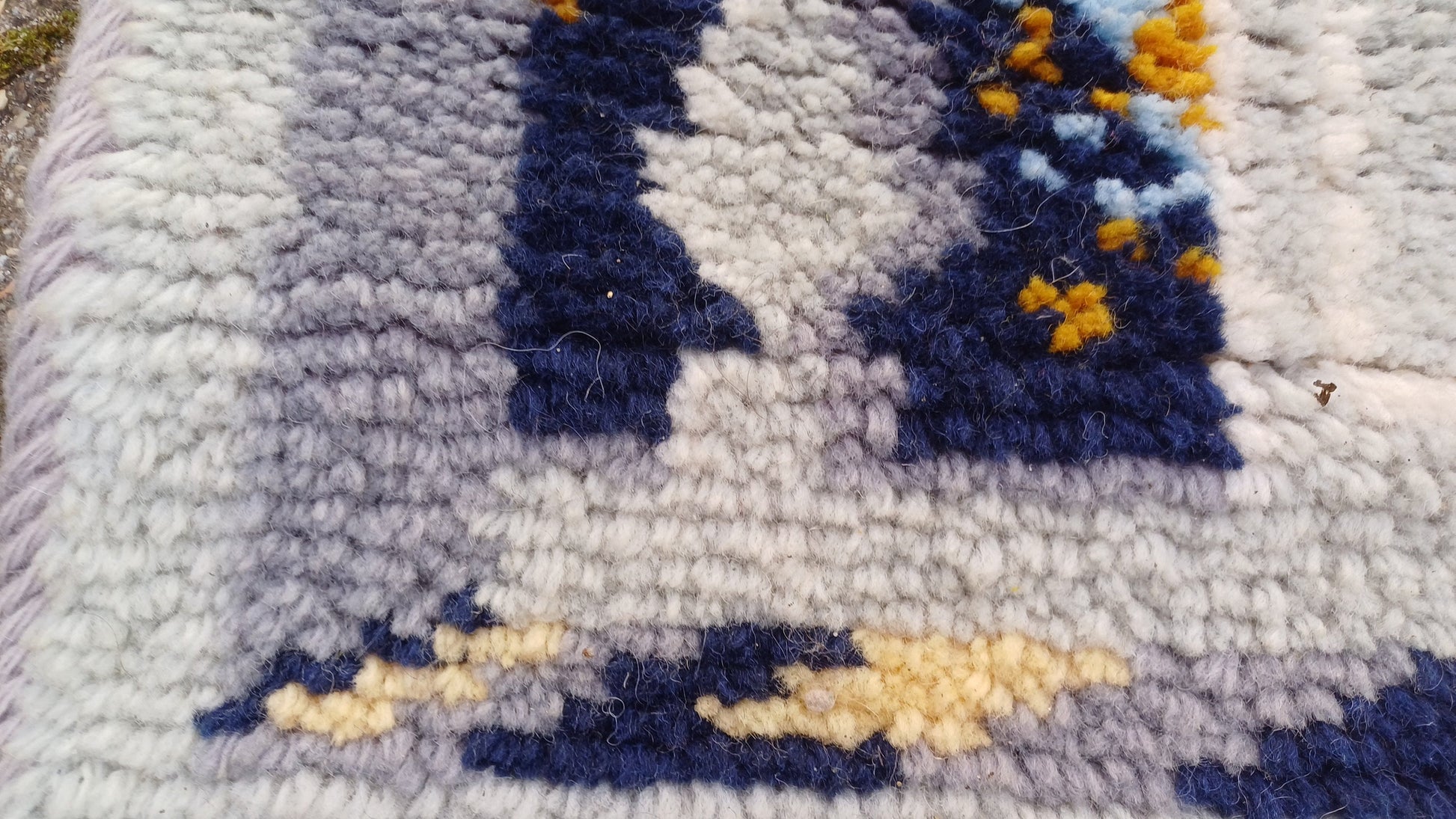 Vintage Hand Woven Wool Woollen Decorative Rug. Tapestry Look to It. Soft Touch. Vase Balustrade Landscape.
