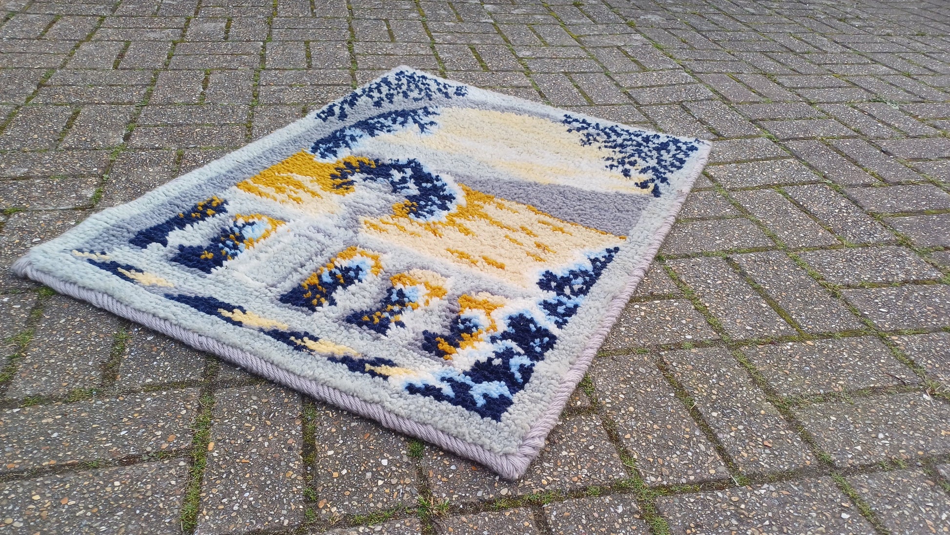Vintage Hand Woven Wool Woollen Decorative Rug. Tapestry Look to It. Soft Touch. Vase Balustrade Landscape.