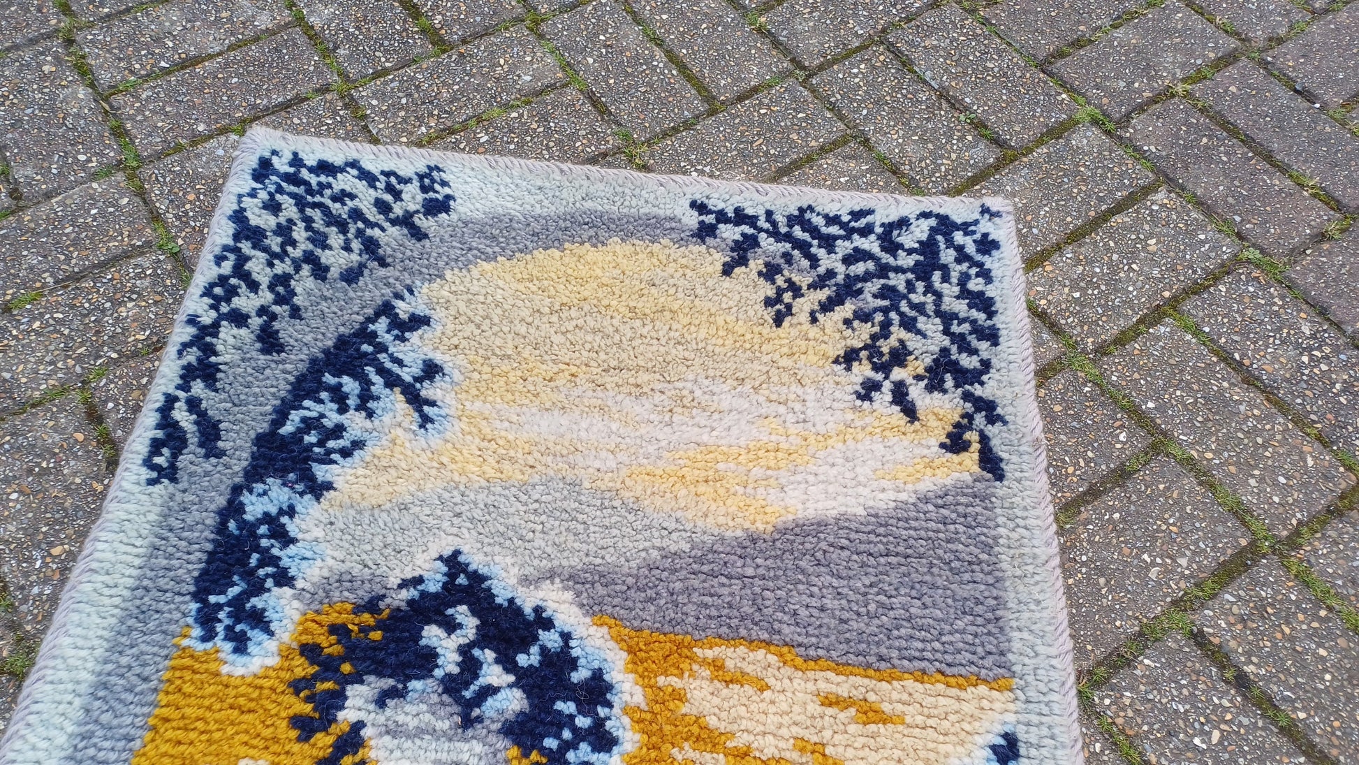 Vintage Hand Woven Wool Woollen Decorative Rug. Tapestry Look to It. Soft Touch. Vase Balustrade Landscape.