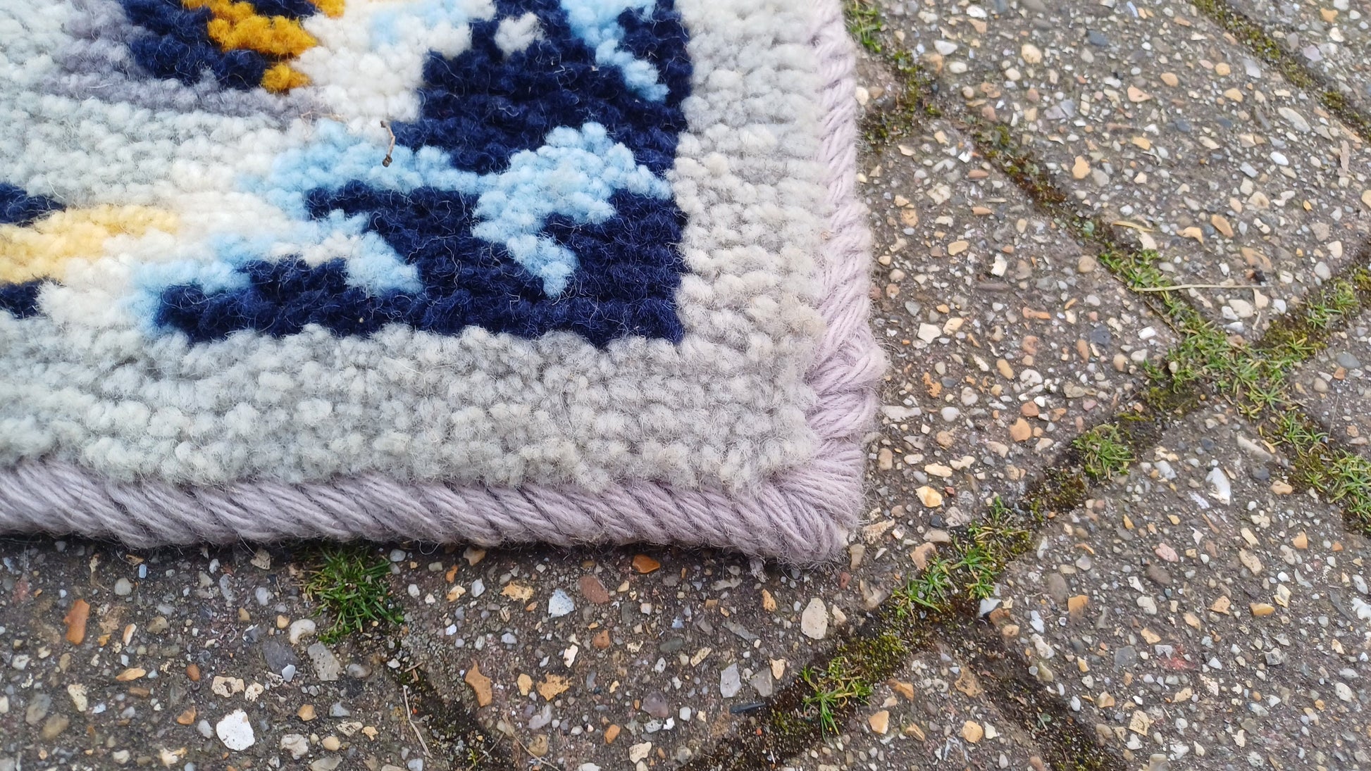 Vintage Hand Woven Wool Woollen Decorative Rug. Tapestry Look to It. Soft Touch. Vase Balustrade Landscape.