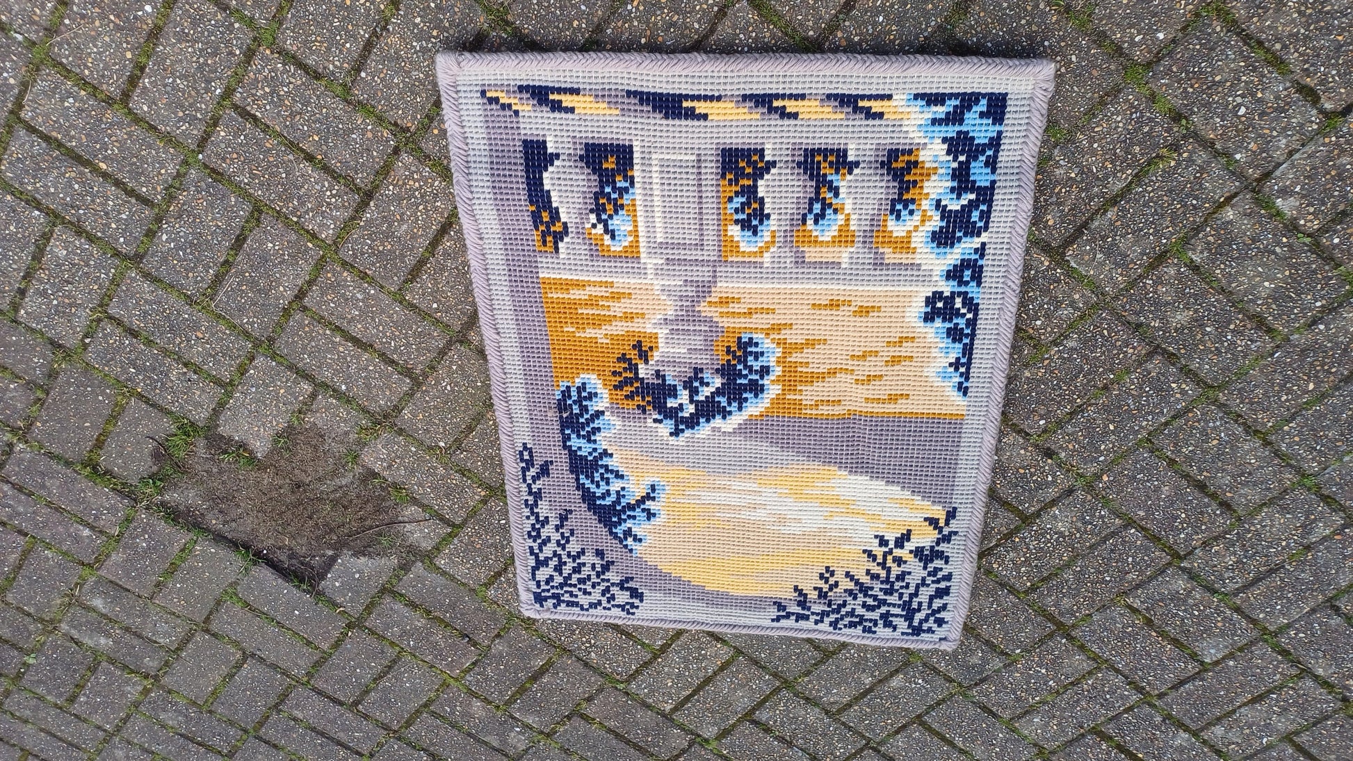 Vintage Hand Woven Wool Woollen Decorative Rug. Tapestry Look to It. Soft Touch. Vase Balustrade Landscape.