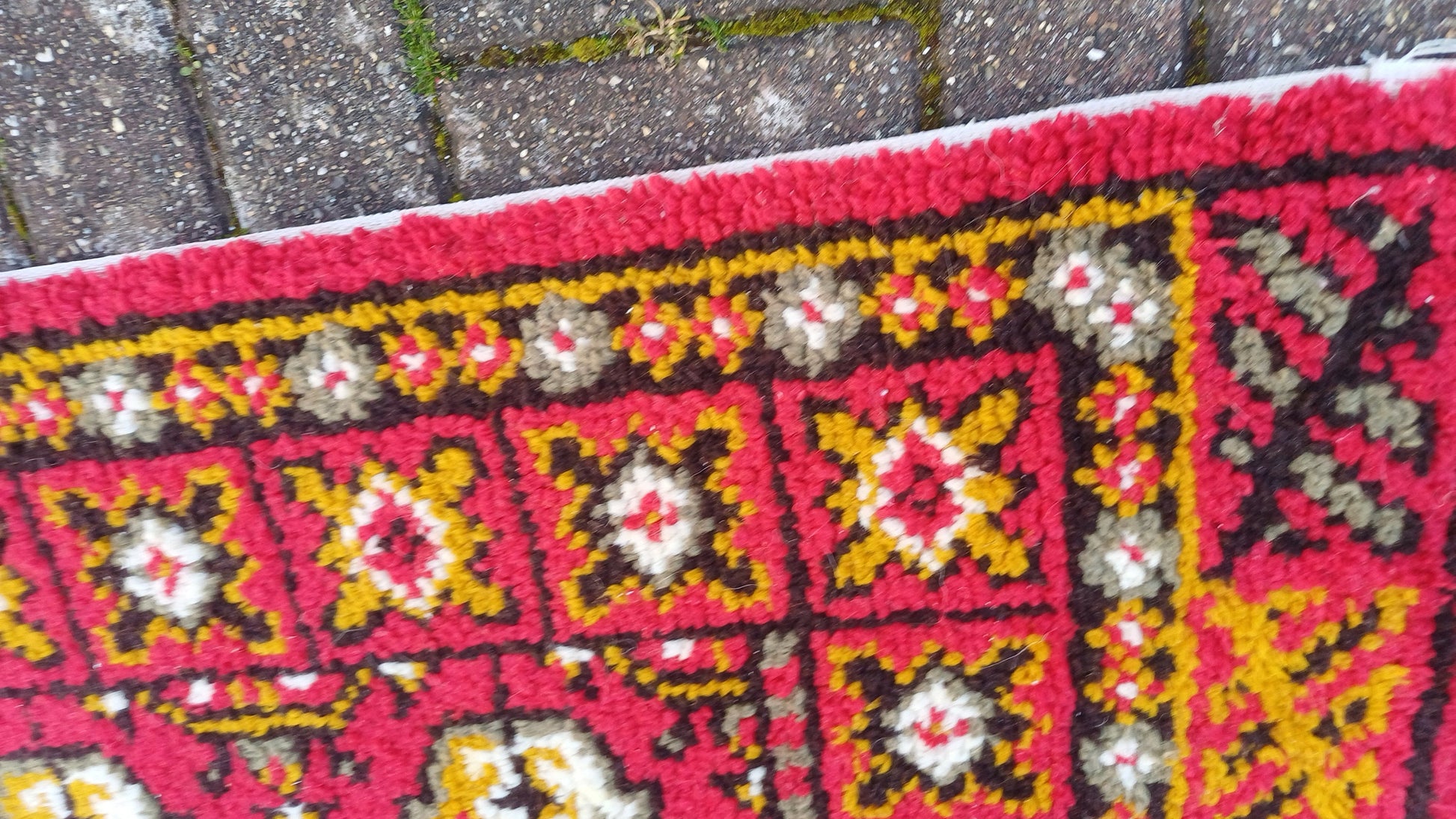 Quality Large Red Pattern Vintage Woollen Woven Decorative Vintage Rug 70s or 80s Vibrant Red