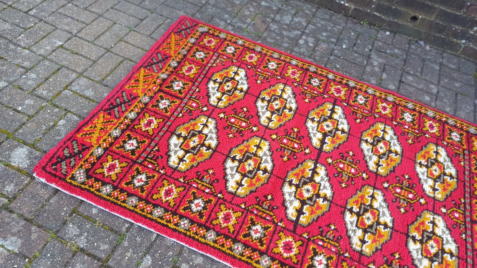 Quality Large Red Pattern Vintage Woollen Woven Decorative Vintage Rug 70s or 80s Vibrant Red