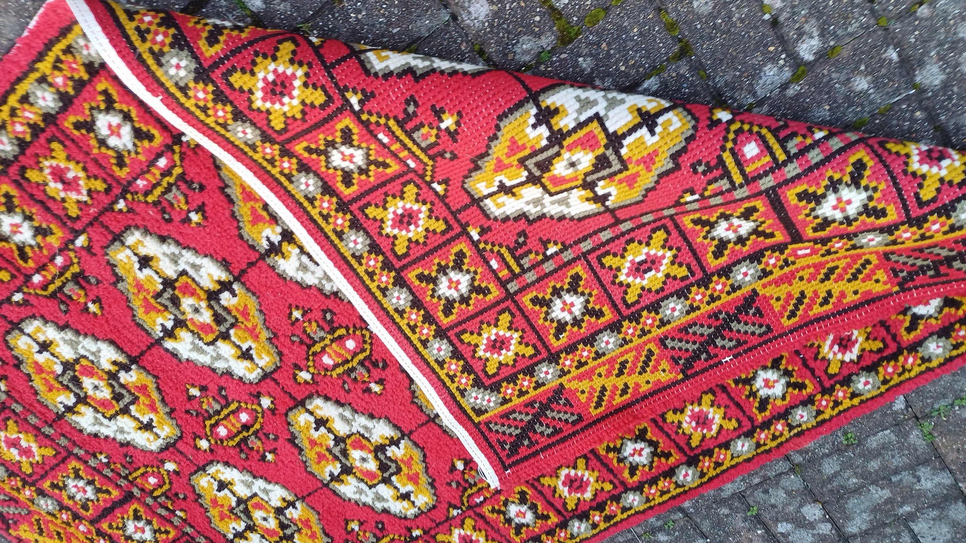 Quality Large Red Pattern Vintage Woollen Woven Decorative Vintage Rug 70s or 80s Vibrant Red