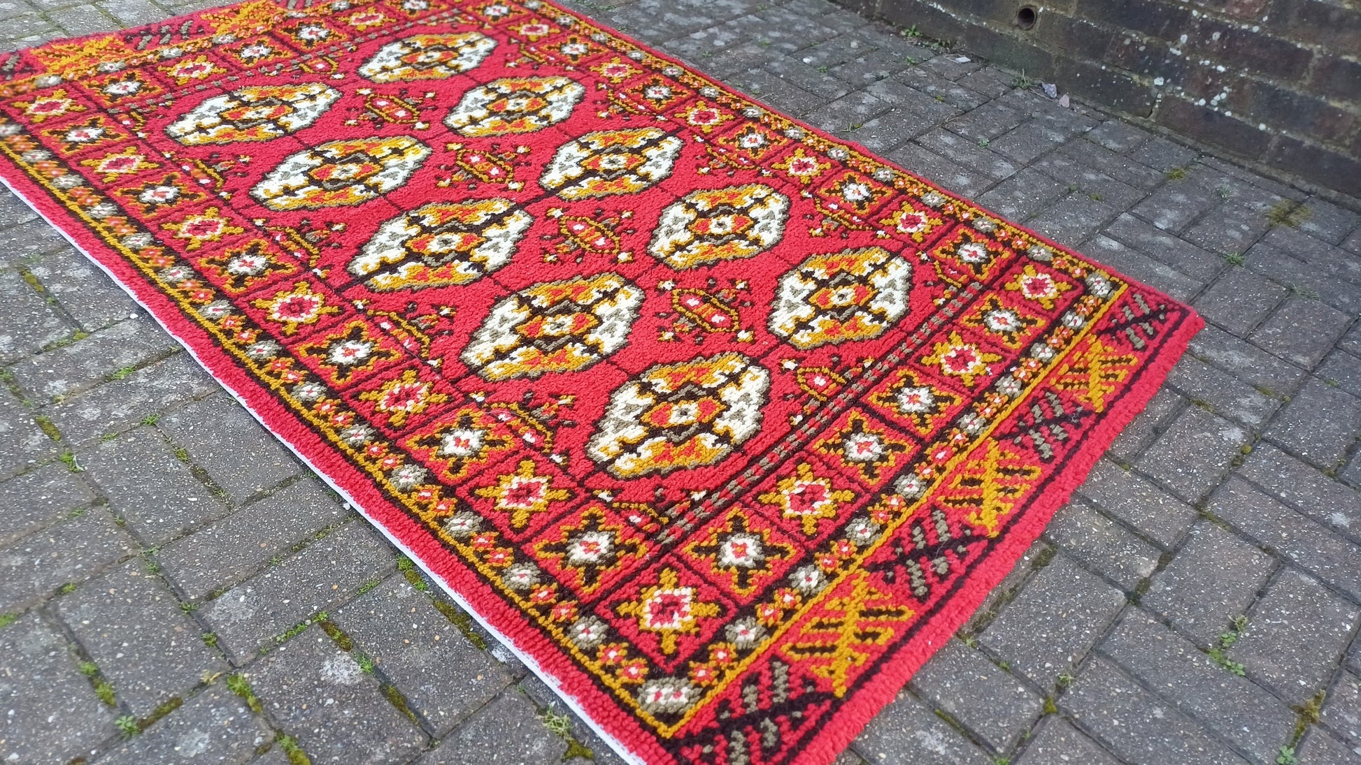 Quality Large Red Pattern Vintage Woollen Woven Decorative Vintage Rug 70s or 80s Vibrant Red
