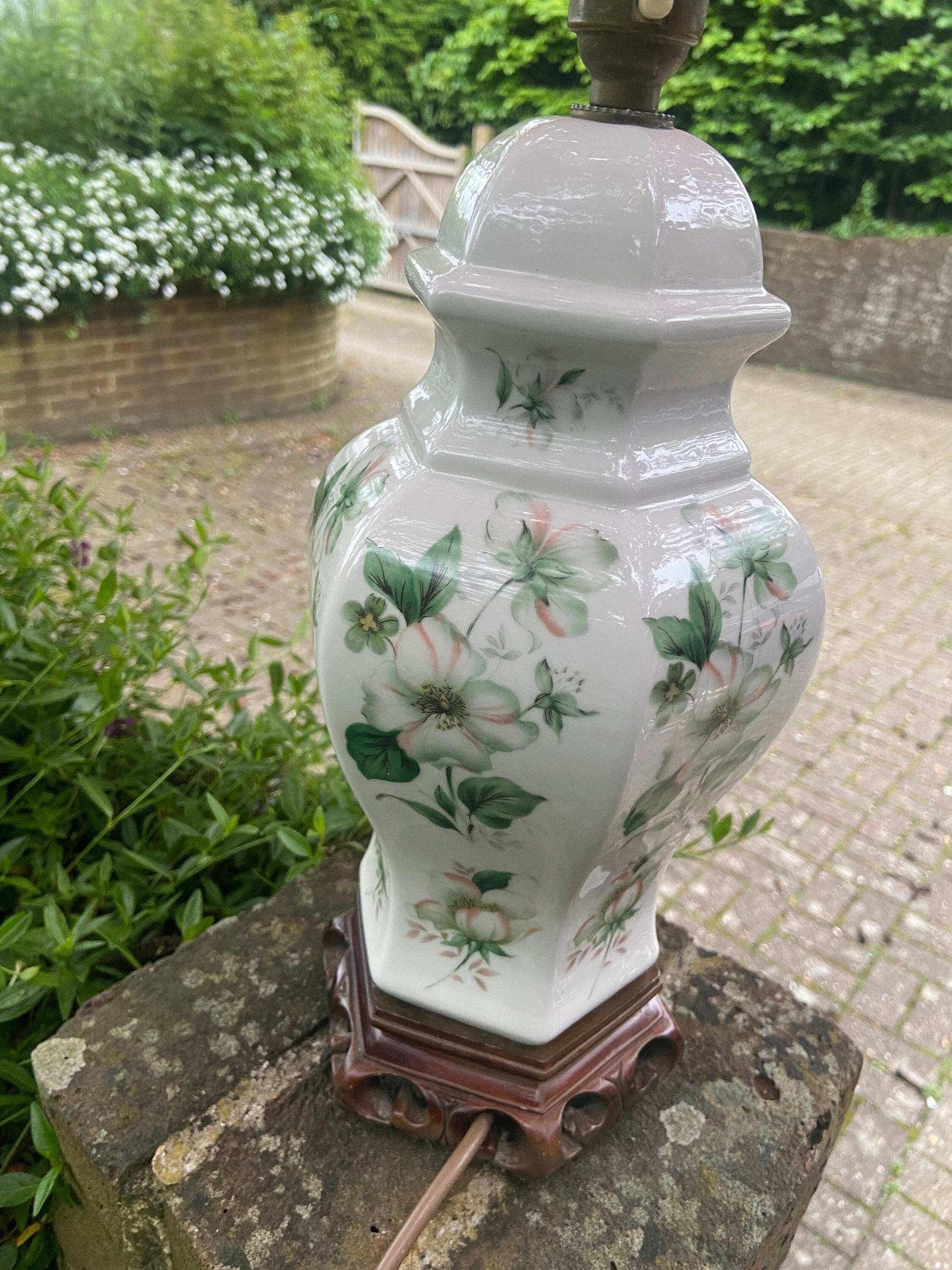Gorgeous vintage Ginger Jar, Oriental, Chinese Vintage Table lamp, white with carved wooden base, covered in pretty cherry blossoms