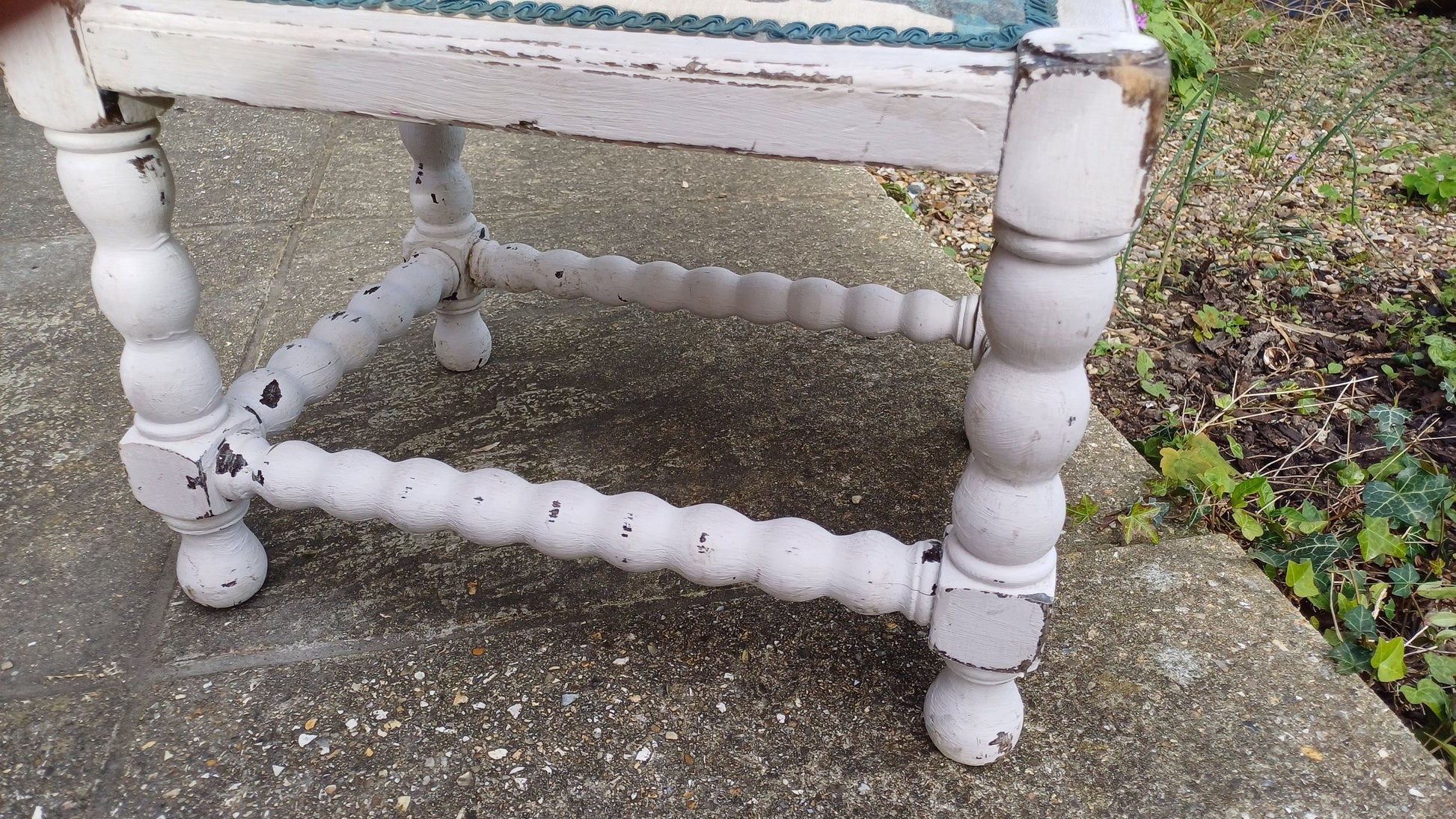 Vintage Painted Shabby Chic White Stool with Parrot Decoration Motif