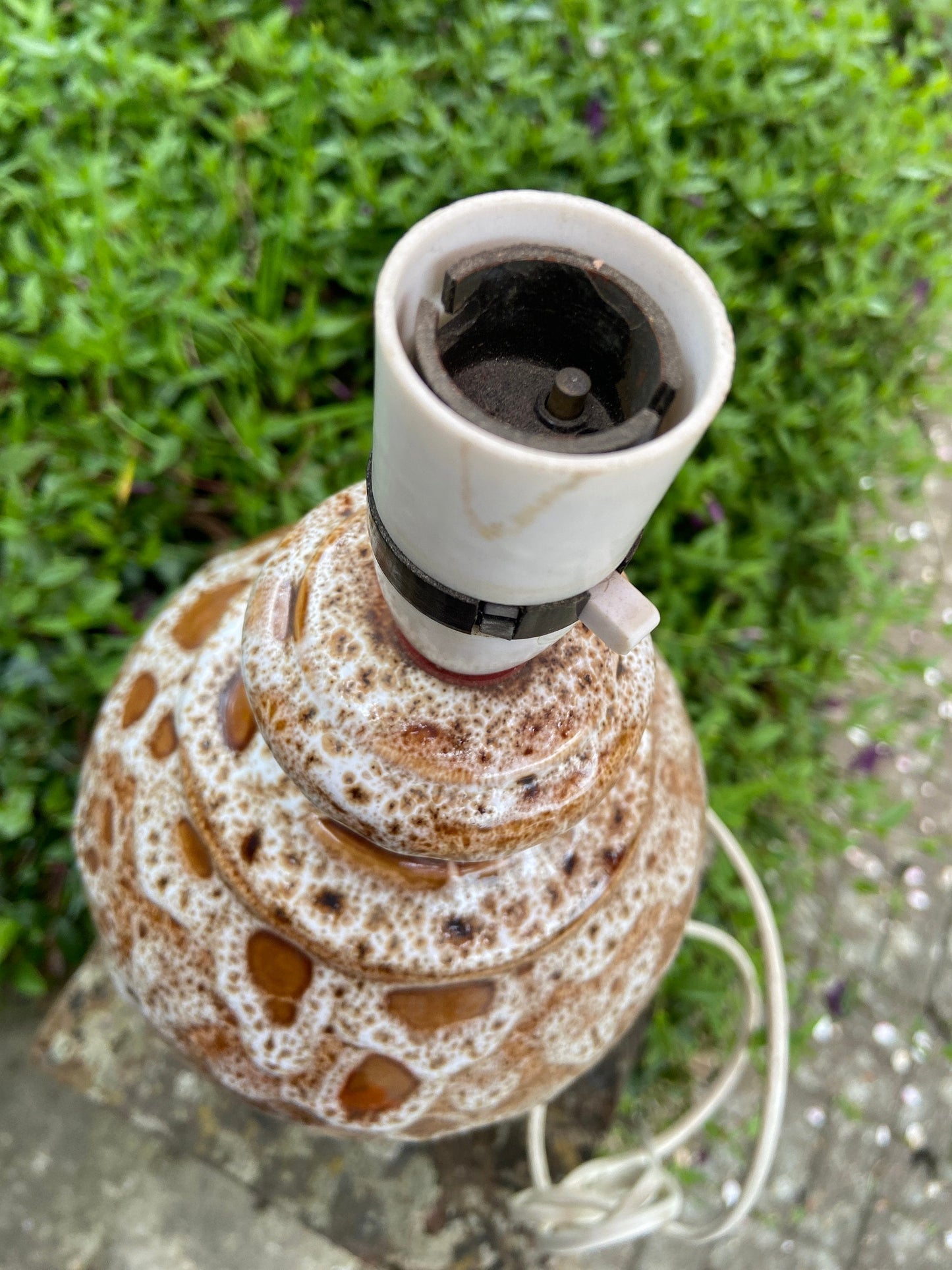 Retro 1970s brown pottery table lamp with brown glaze, two tone, and white lava flow glaze detail dripping from the top - working lamp