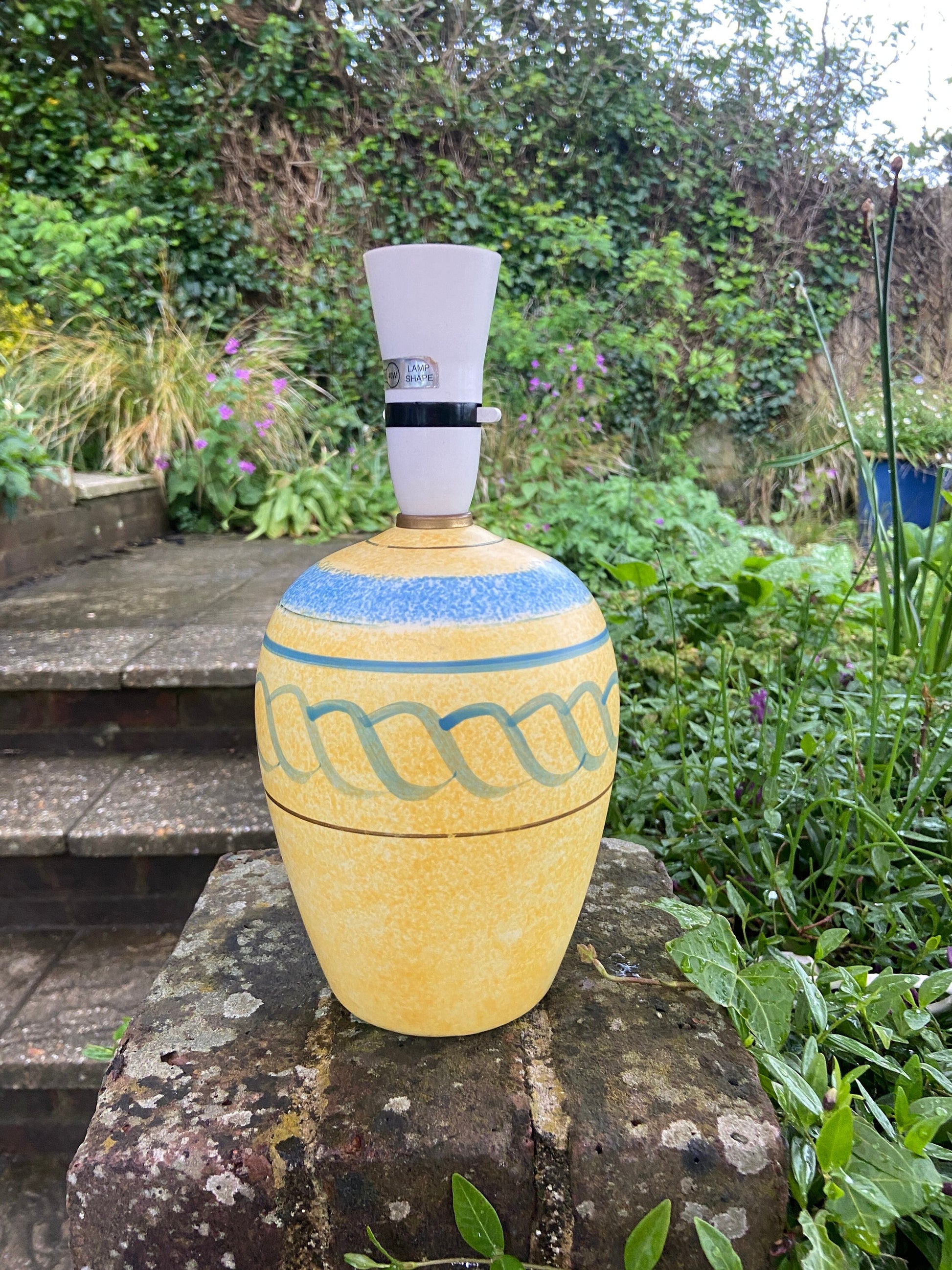 Vintage Yellow & Blue Pottery Ceramic Classic Line Table Lamp - working vintage table lamp