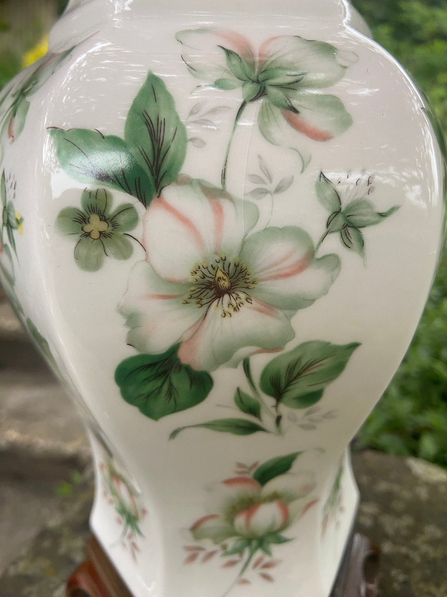 Gorgeous vintage Ginger Jar, Oriental, Chinese Vintage Table lamp, white with carved wooden base, covered in pretty cherry blossoms