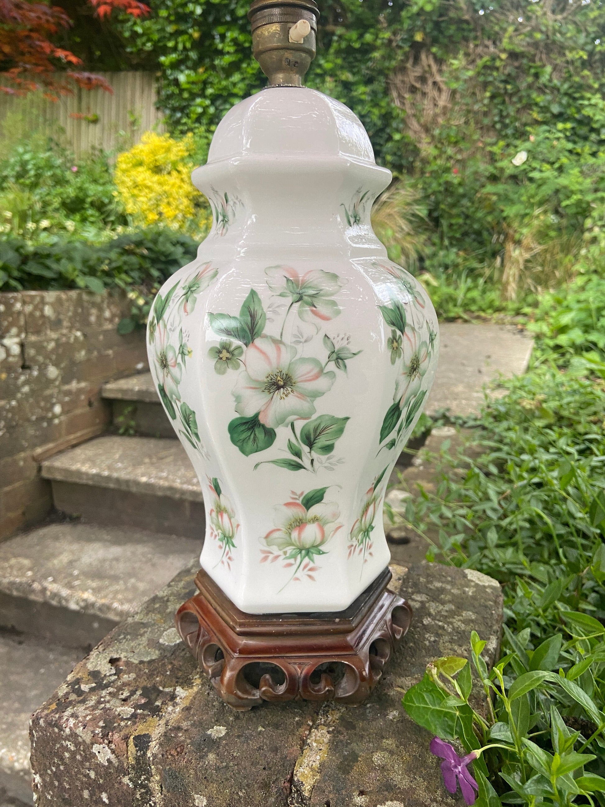 Gorgeous vintage Ginger Jar, Oriental, Chinese Vintage Table lamp, white with carved wooden base, covered in pretty cherry blossoms