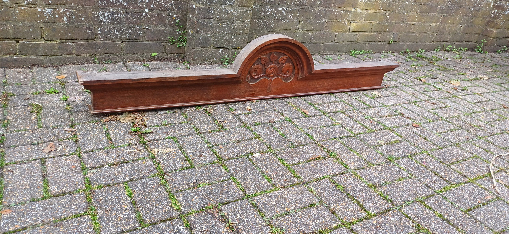 Stunning Oak Decorative Mantel Piece Door Decoration Architectural Antique Coat Hooks.