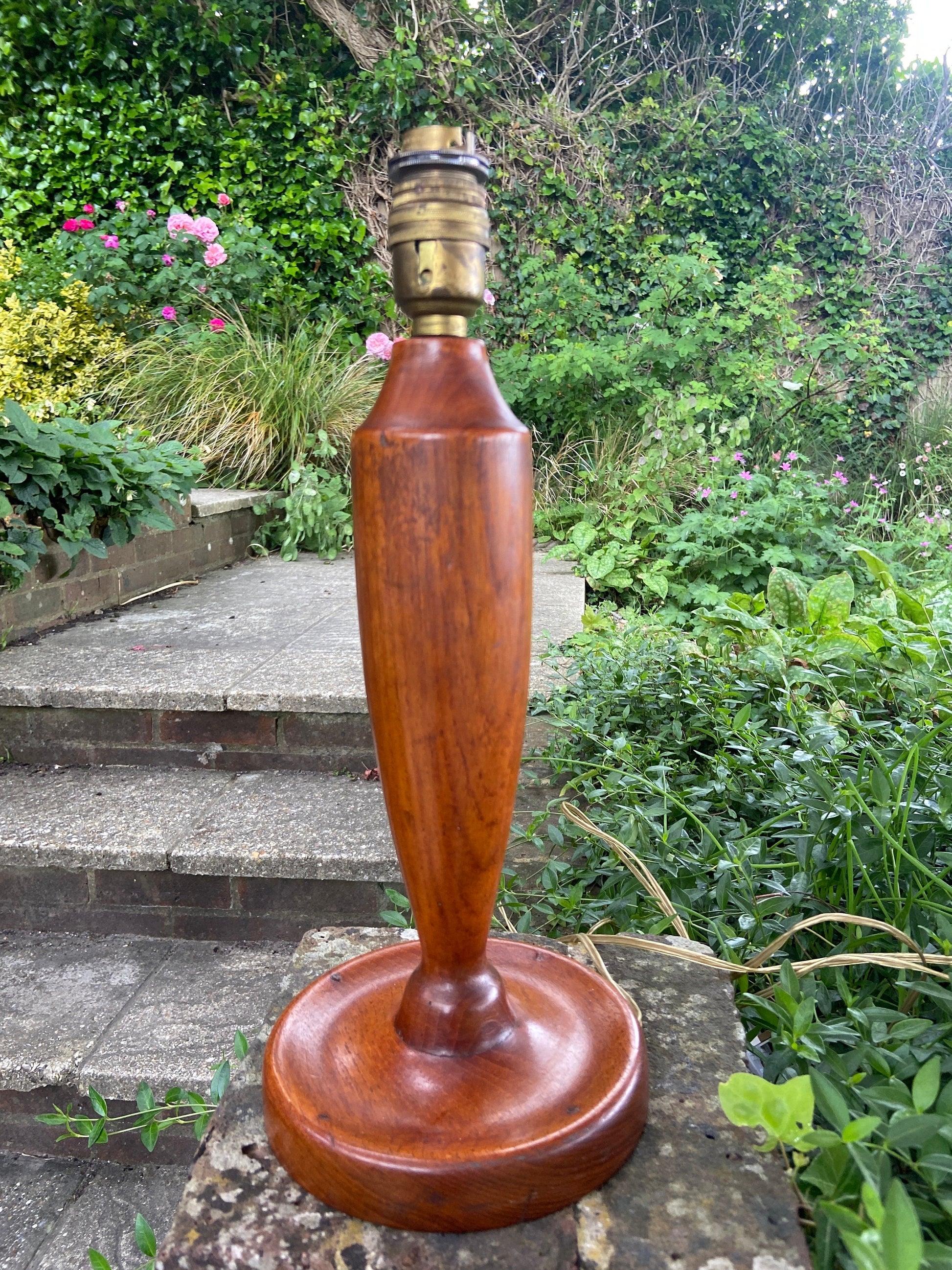 Retro 70s wooden vintage table lamp - golden brown candlestick table lamp working condition