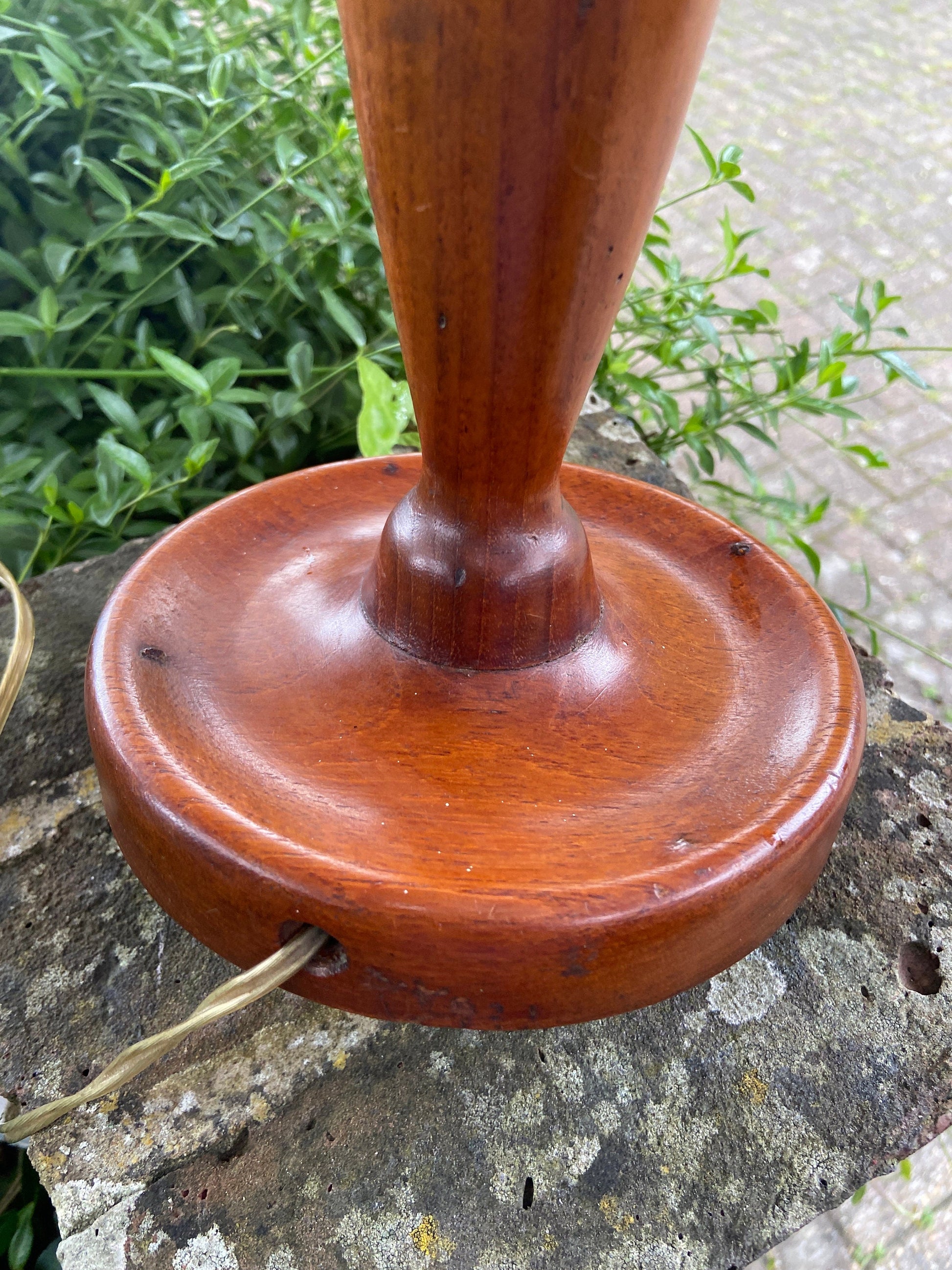 Retro 70s wooden vintage table lamp - golden brown candlestick table lamp working condition