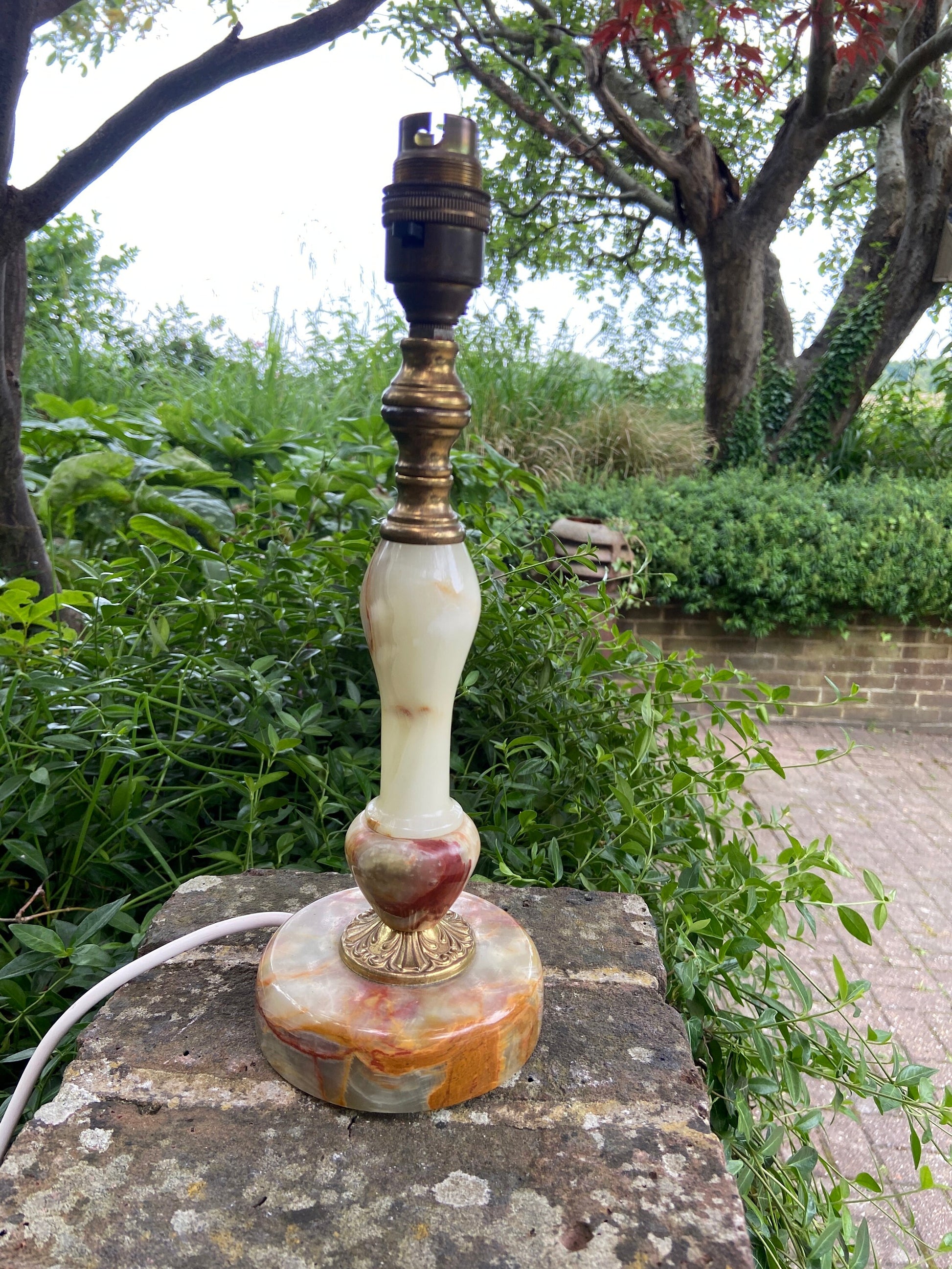 Attractive vintage Onyx and metal vintage table lamp - working condition, long flex
