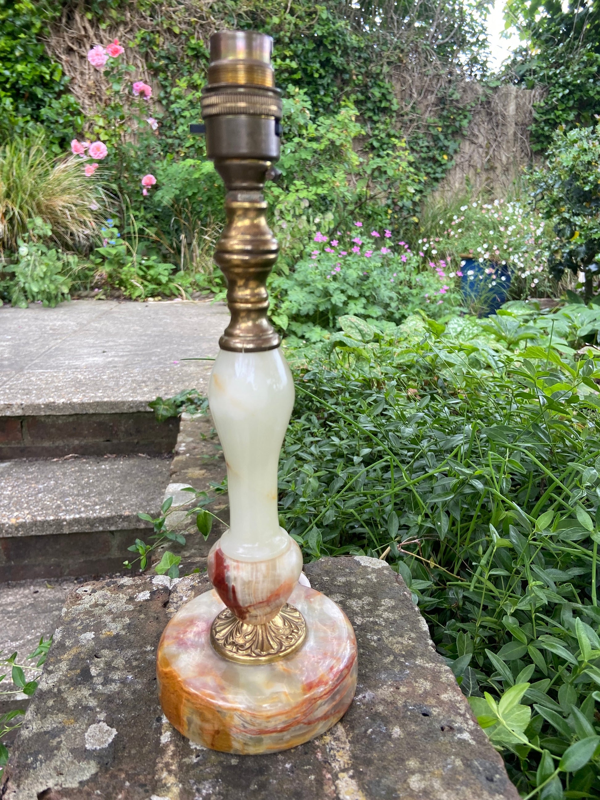 Attractive vintage Onyx and metal vintage table lamp - working condition, long flex