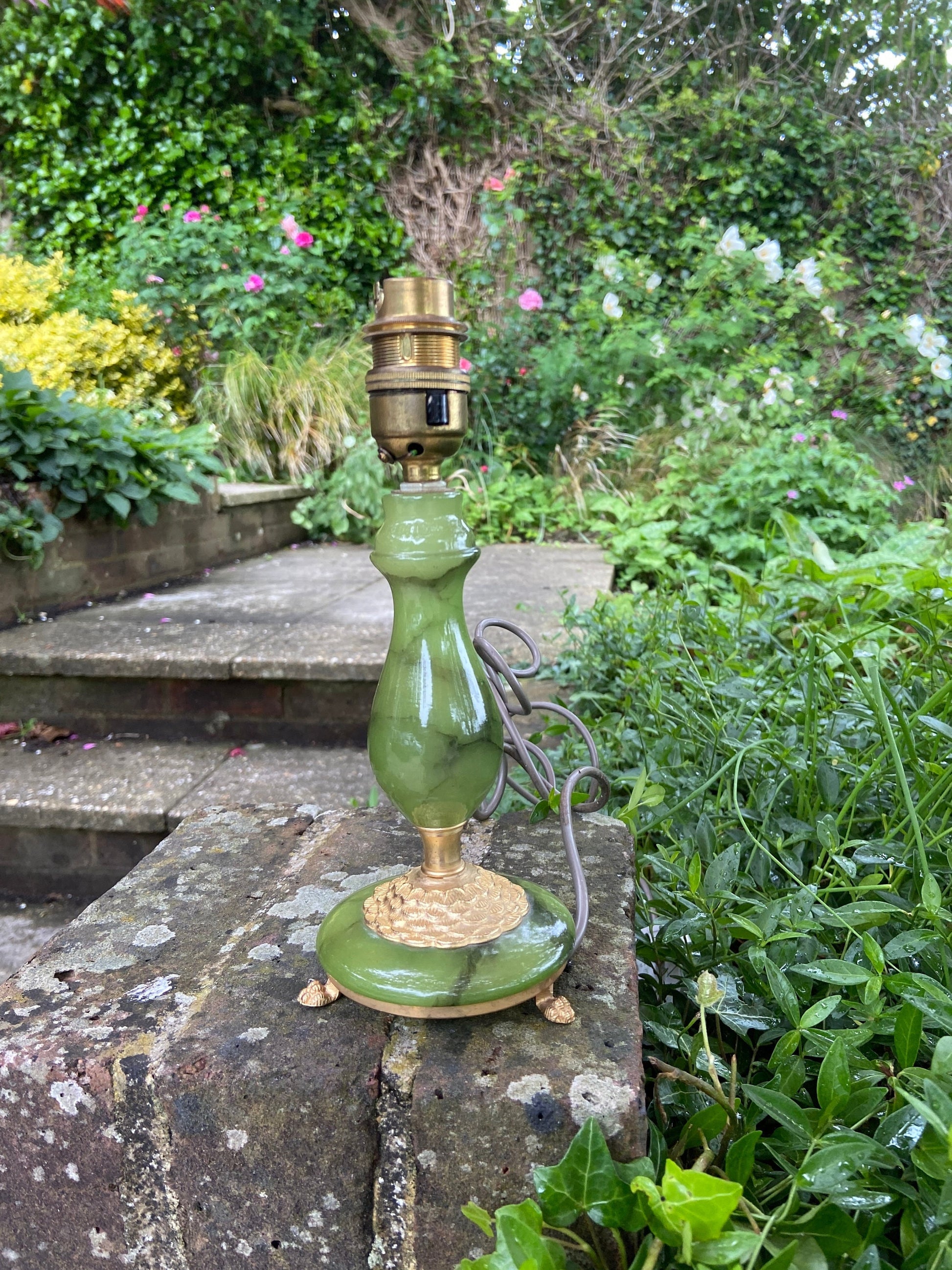 bright bold bottle green onyx stone lamp with metal filigree detail and metal feet, working vintage lamp