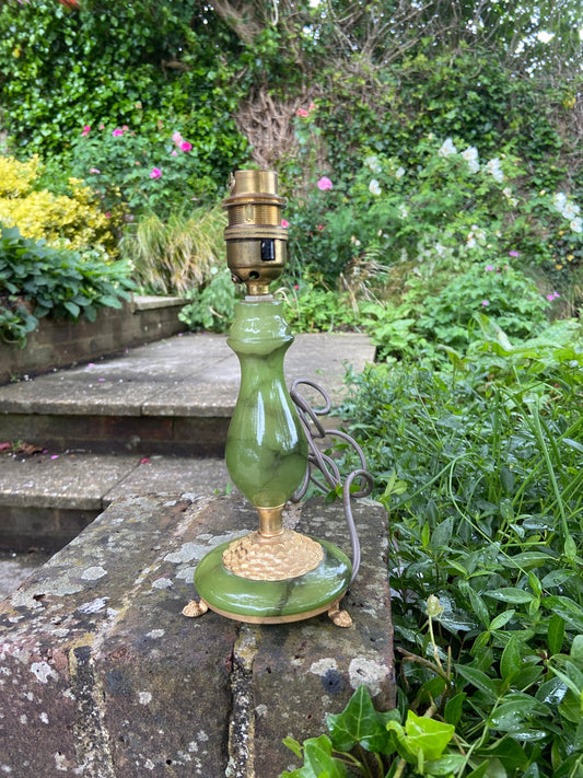 bright bold bottle green onyx stone lamp with metal filigree detail and metal feet, working vintage lamp
