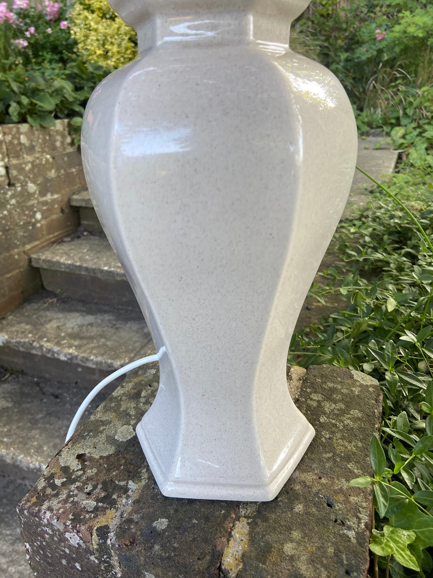Ceramic cream beige vintage table lamp in ginger jar style with light speckled finish, large size, attractive working table lamp