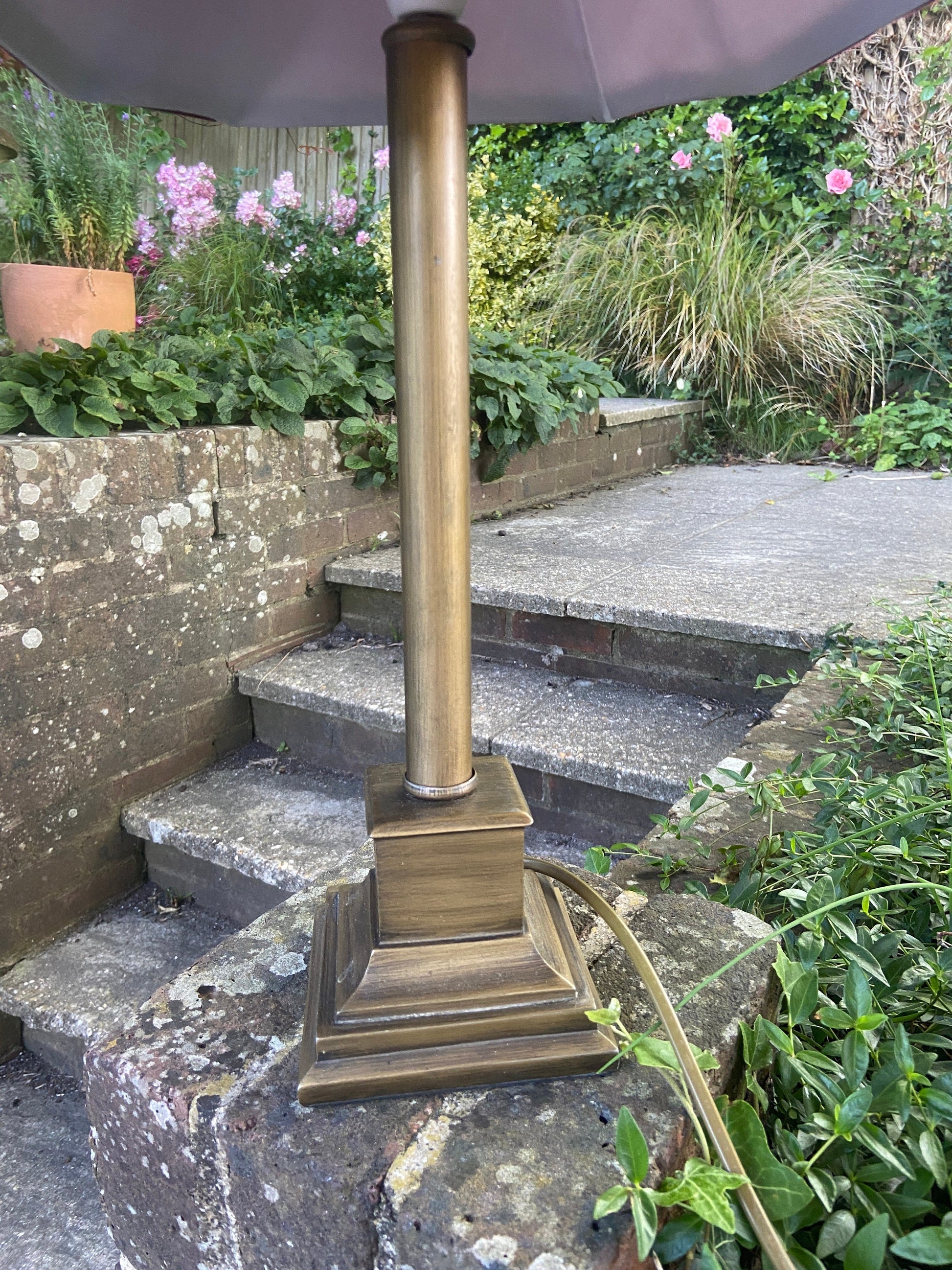 Delightful vintage very tall metal lamp (antique bronze gold colour) with maroon vintage shade, quality vintage table lamp working condition