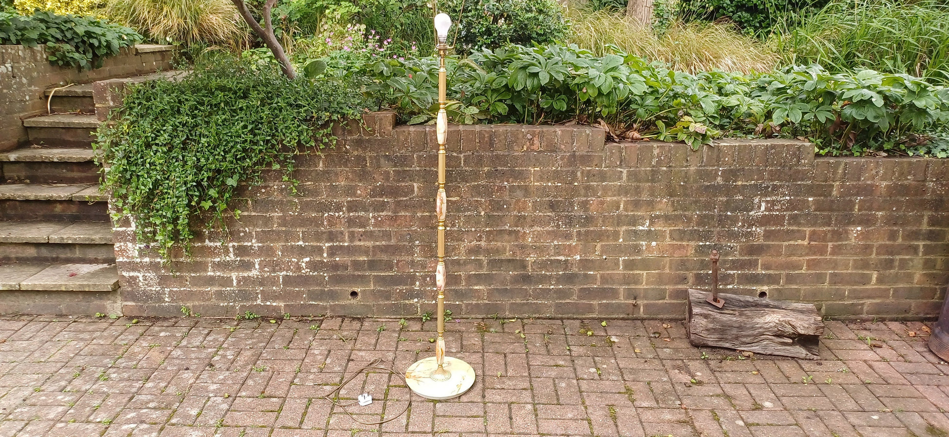 Classic 70s Working Onyx and Gold Standard Lamp.