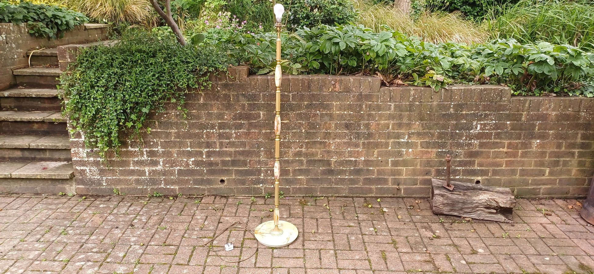 Classic 70s Working Onyx and Gold Standard Lamp.