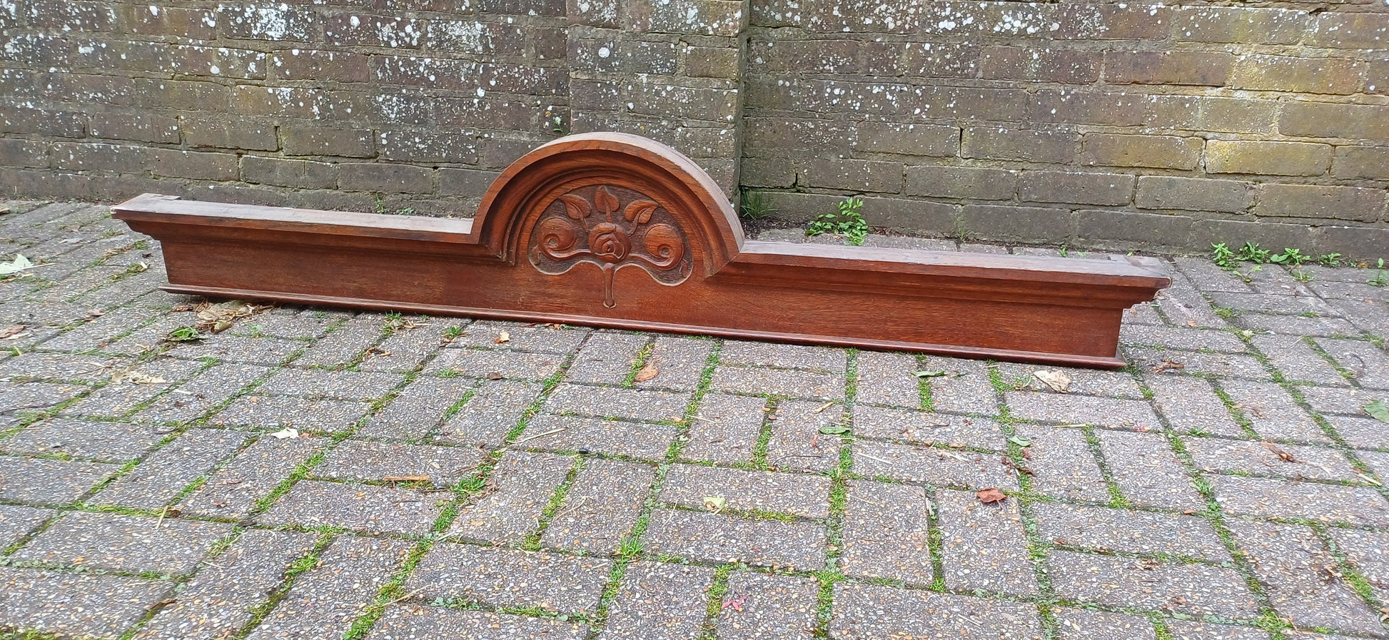 Stunning Oak Decorative Mantel Piece Door Decoration Architectural Antique Coat Hooks.