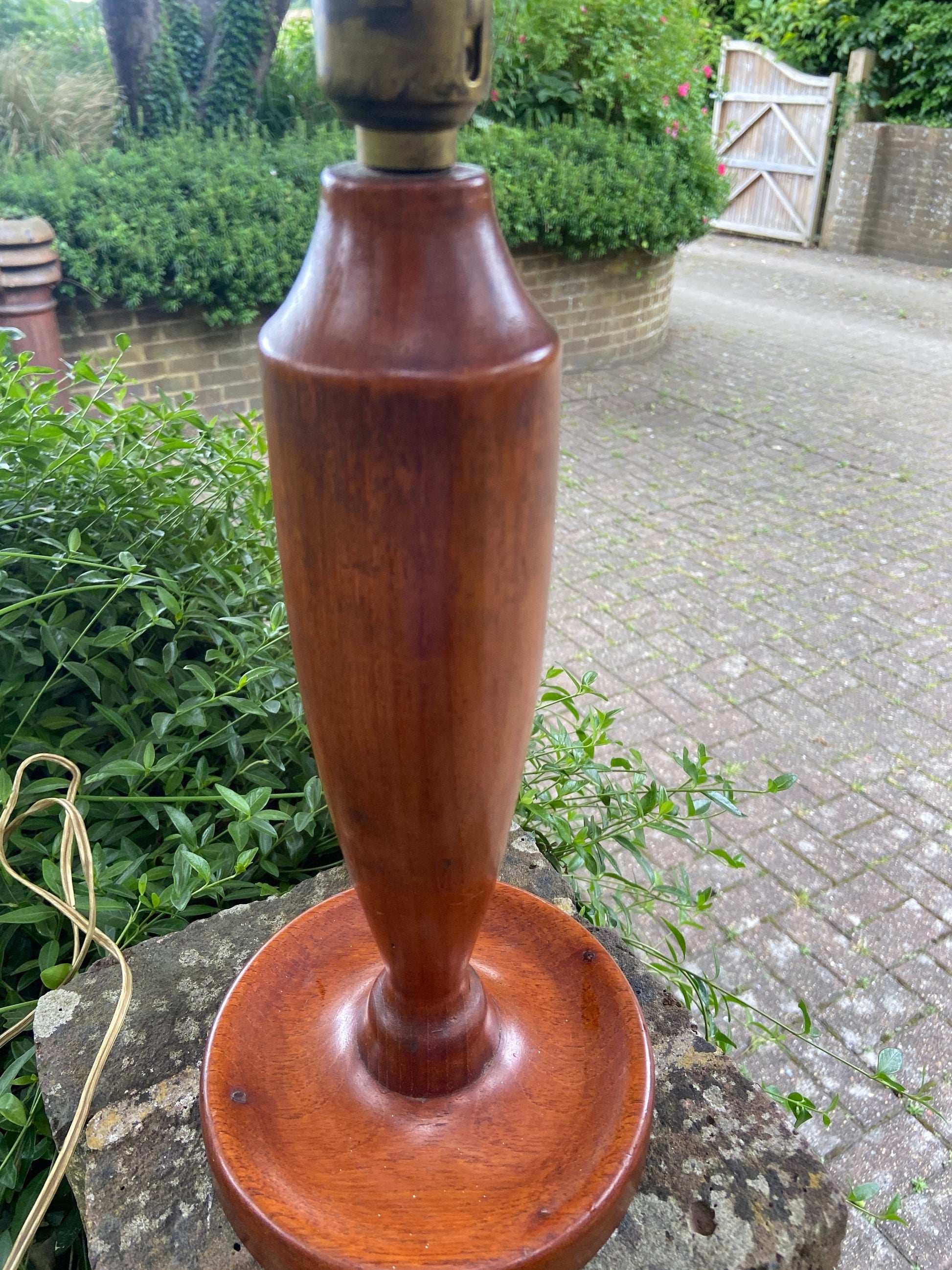 Retro 70s wooden vintage table lamp - golden brown candlestick table lamp working condition