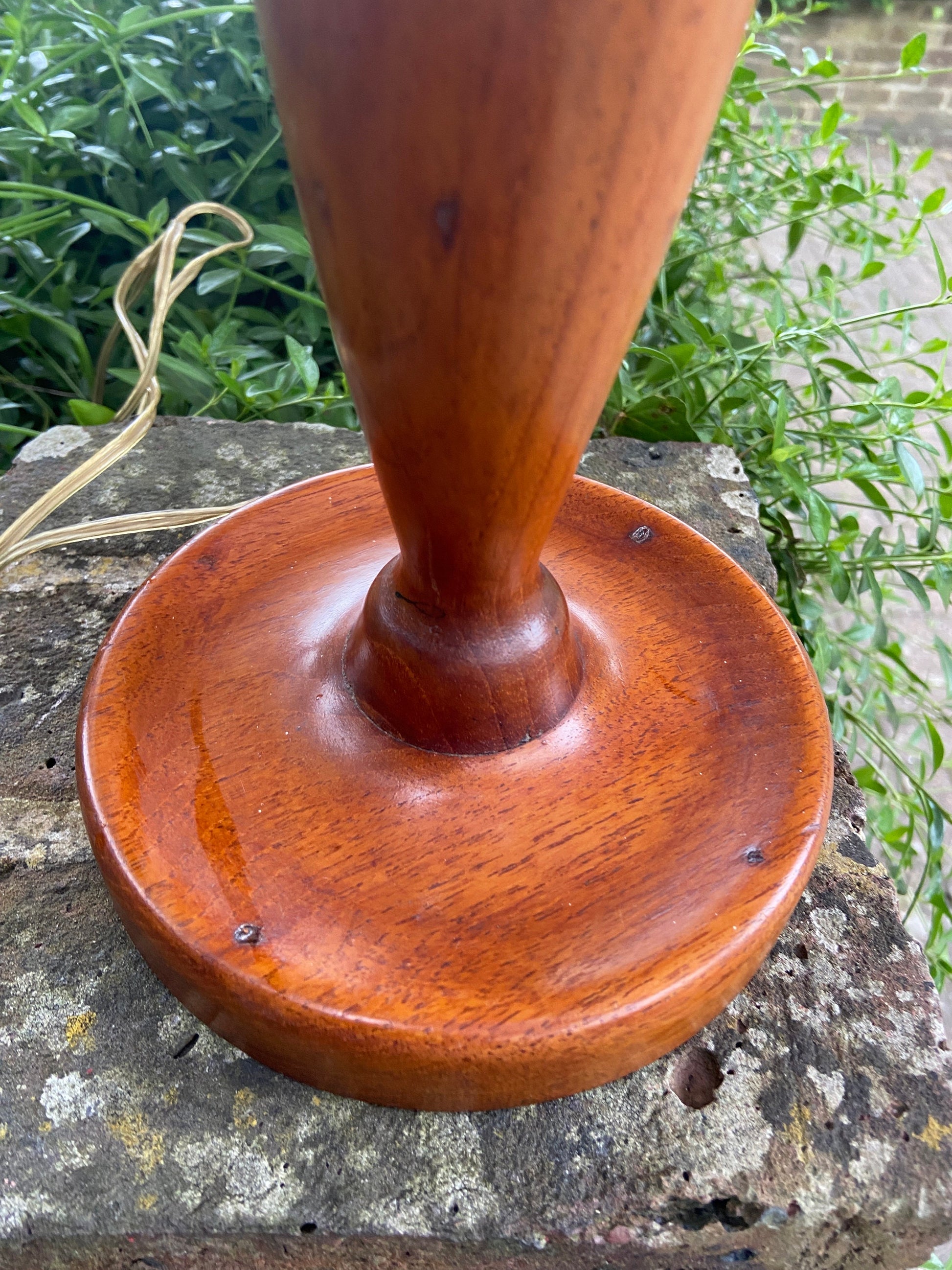 Retro 70s wooden vintage table lamp - golden brown candlestick table lamp working condition