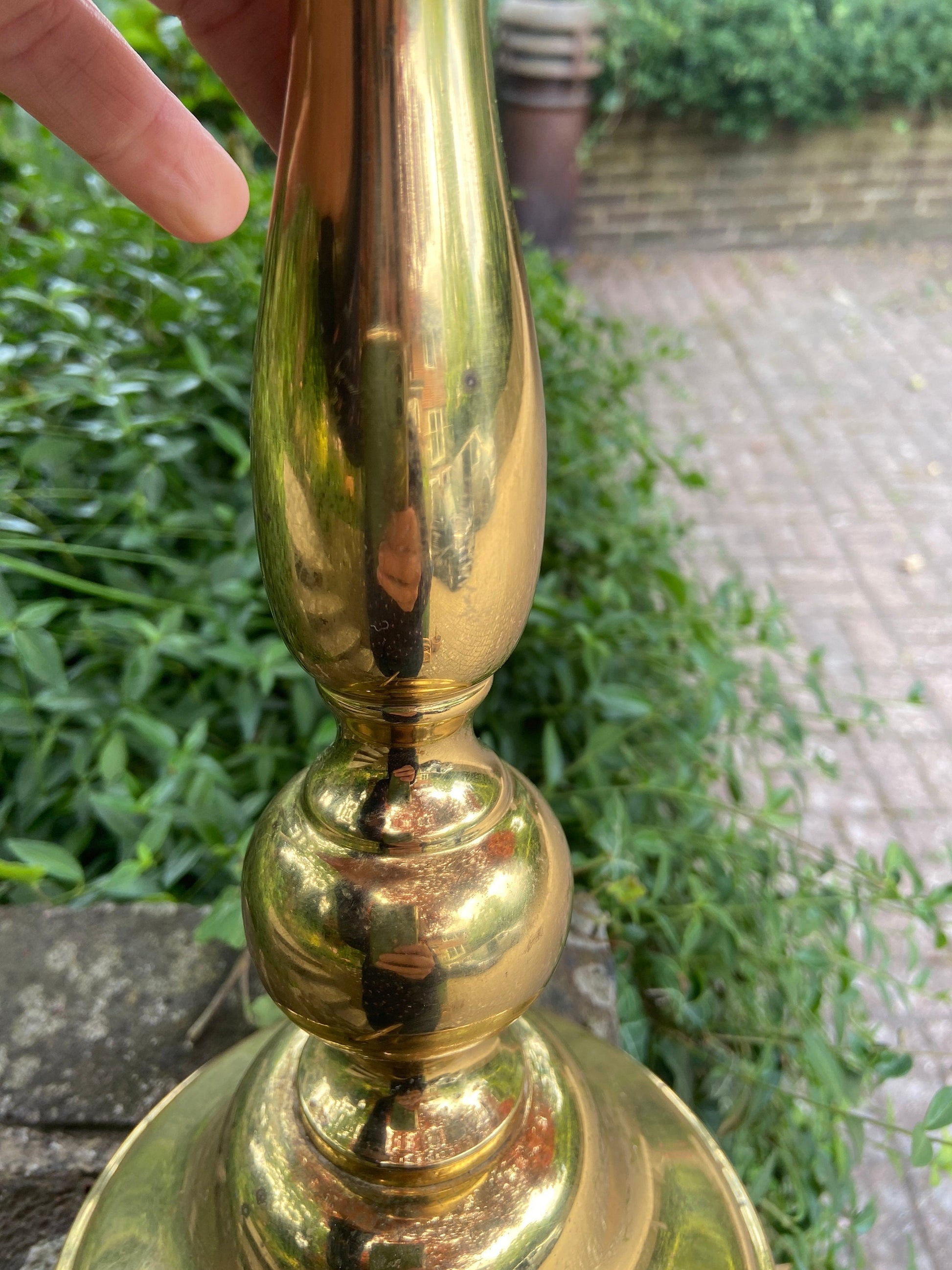 Classic vintage brass table lamp, Made in England, good quality, classic shape, working condition, large