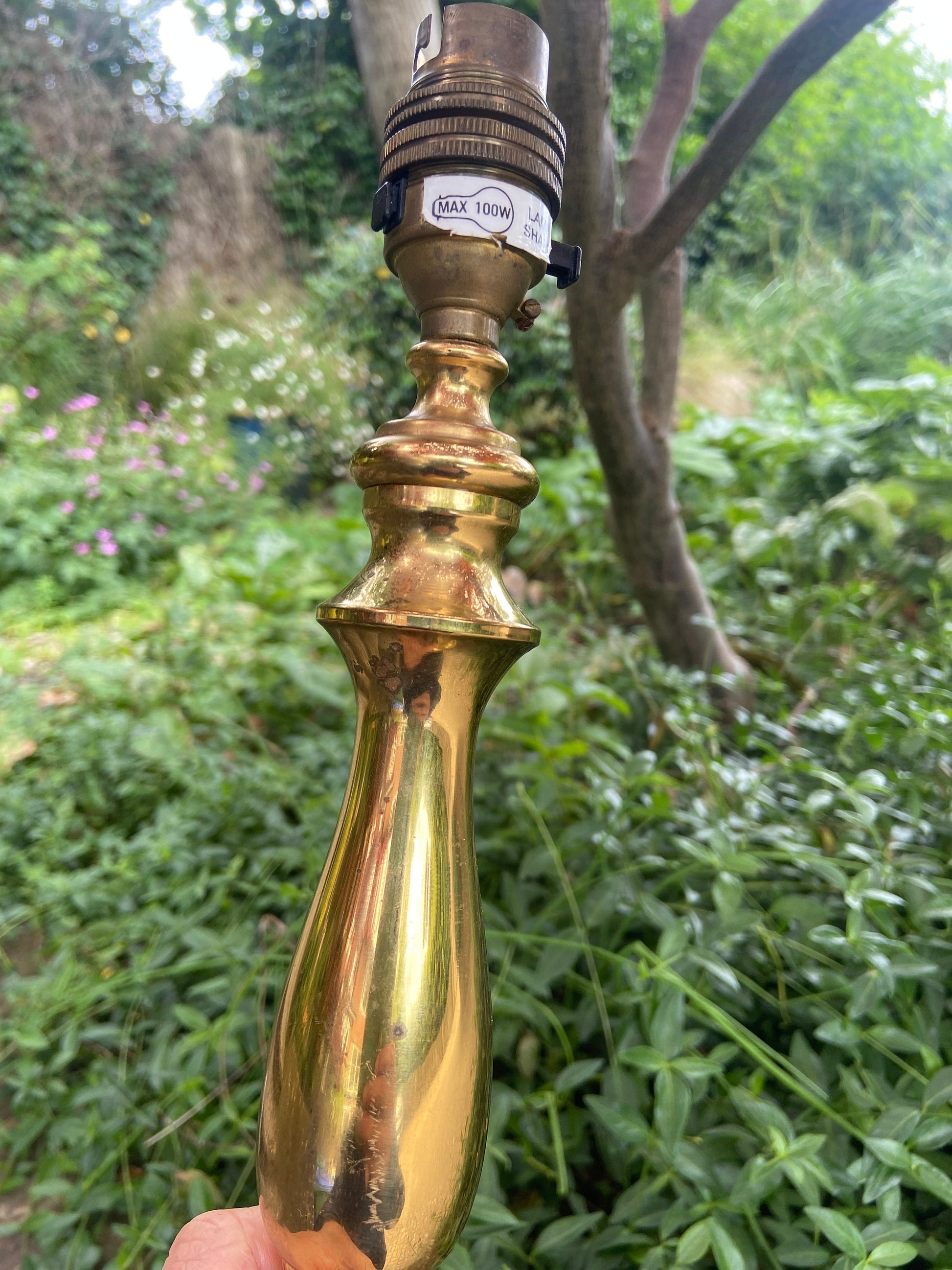 Classic vintage brass table lamp, Made in England, good quality, classic shape, working condition, large