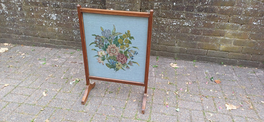 Top Quality Oak Mid 20th Century Fire Screen Flower Floral Still Life Tapestry Decoration Glazed Fireplace Guard.